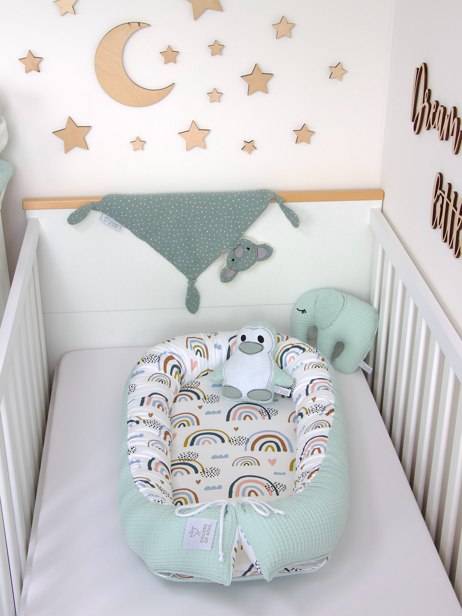 Babynest - Regenbogen und Herzen / Waffelpique pastellmint