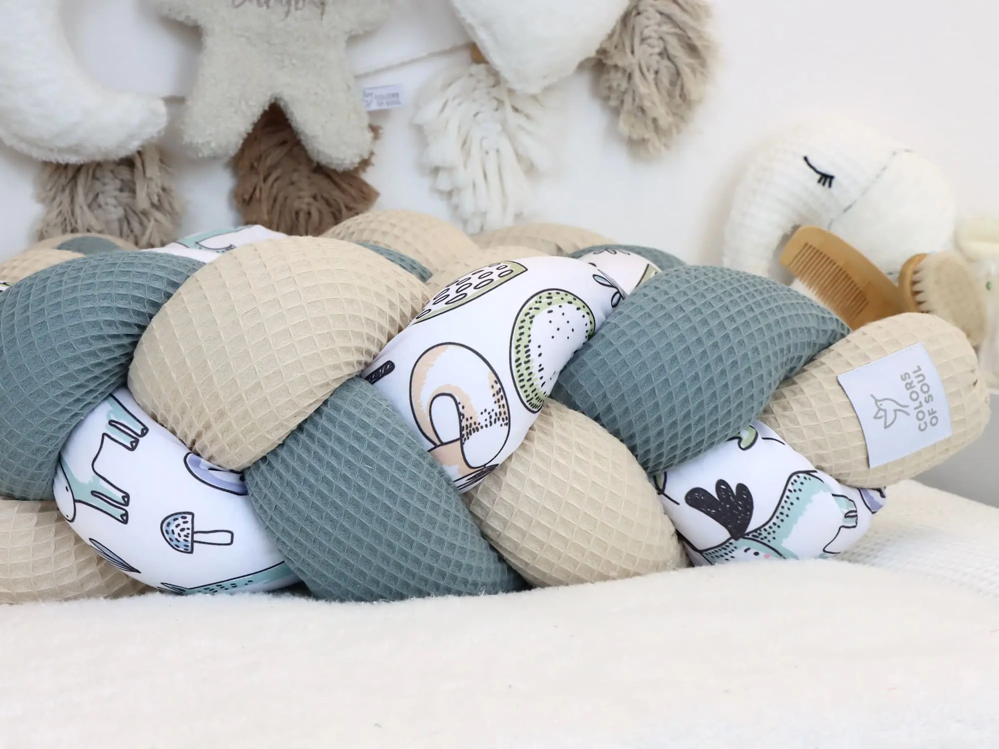 Geflochtene Bettschlange Waldfreunde als Bettumrandung fürs Babybett in Naturfarben