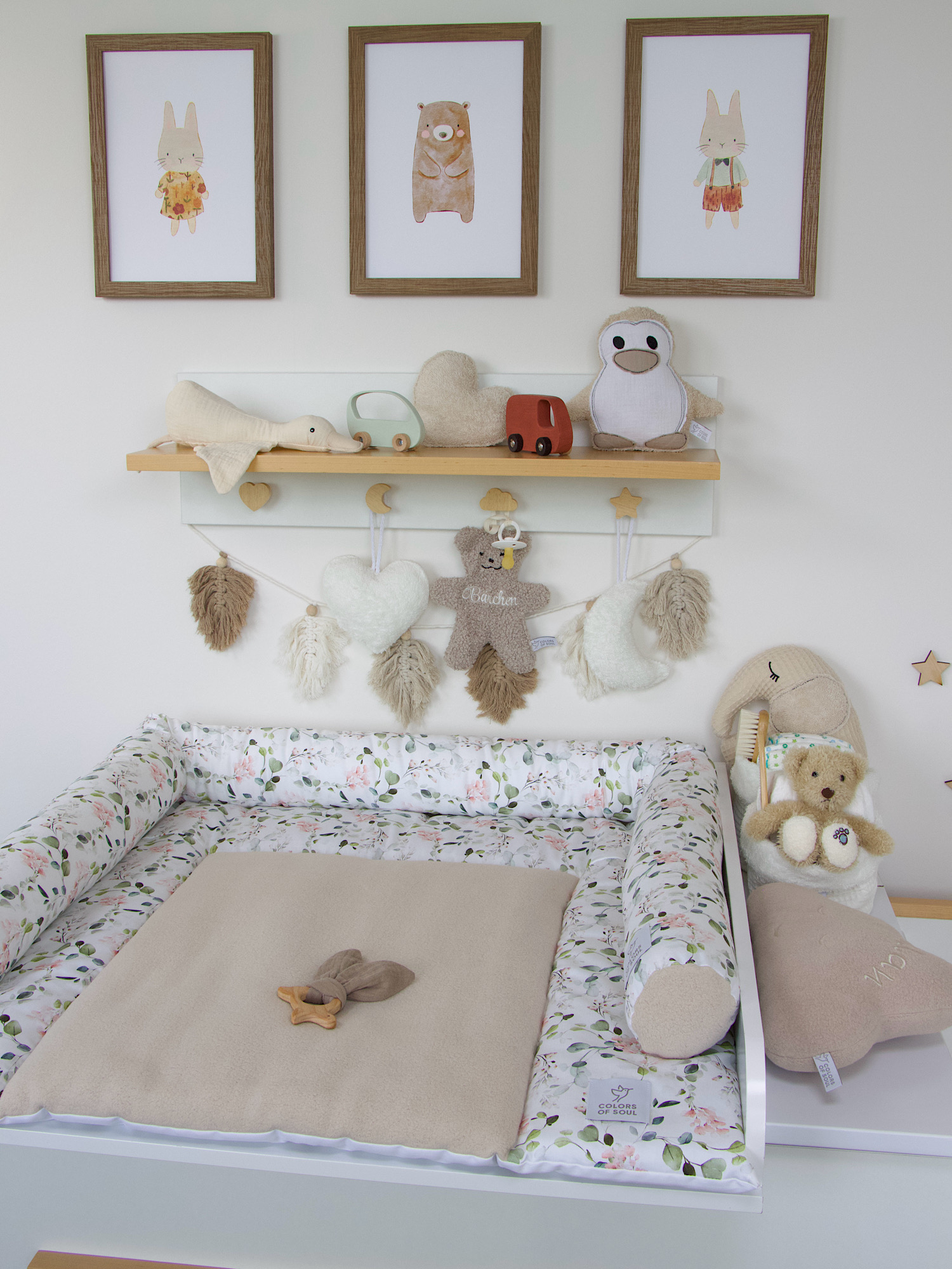 Weiches 2er Set aus Wickelauflage und Bettschlange – Gartenblumen rosa / Baumwollfleece beige – liebevoll handgenäht
