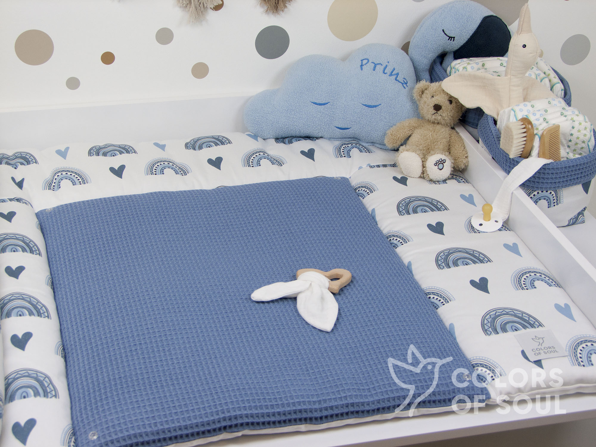 3-er SET - Wickelauflage, Bettschlange, Babynest - Regenbogen und Herzen blau / Waffelpique blau