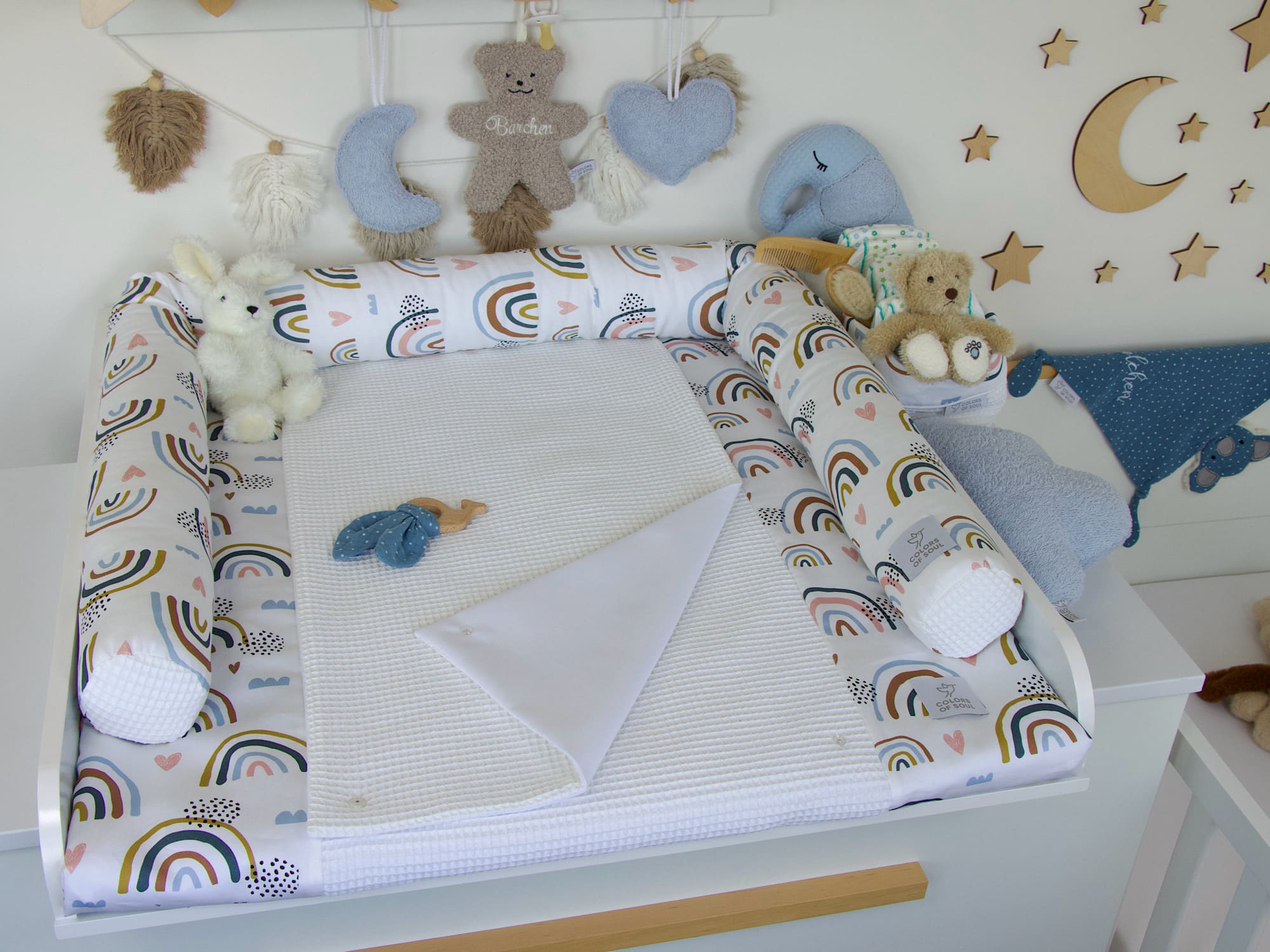 2-er SET - Wickelauflage mit Inlett, Bettschlange - Regenbogen und Herzen / Waffelpique weiß