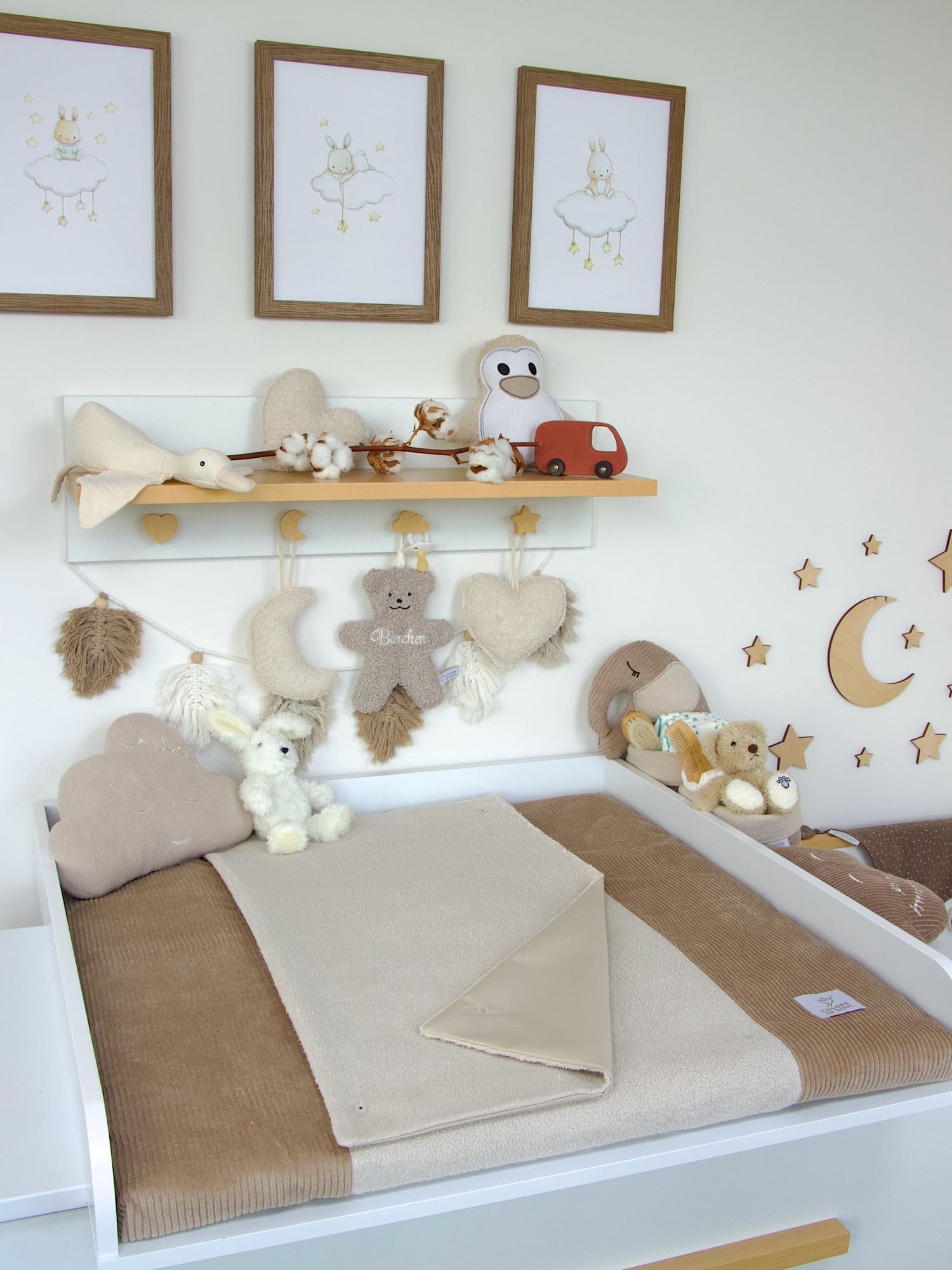 Warme Wickelauflage mit Bezug für natürliches Babyzimmer