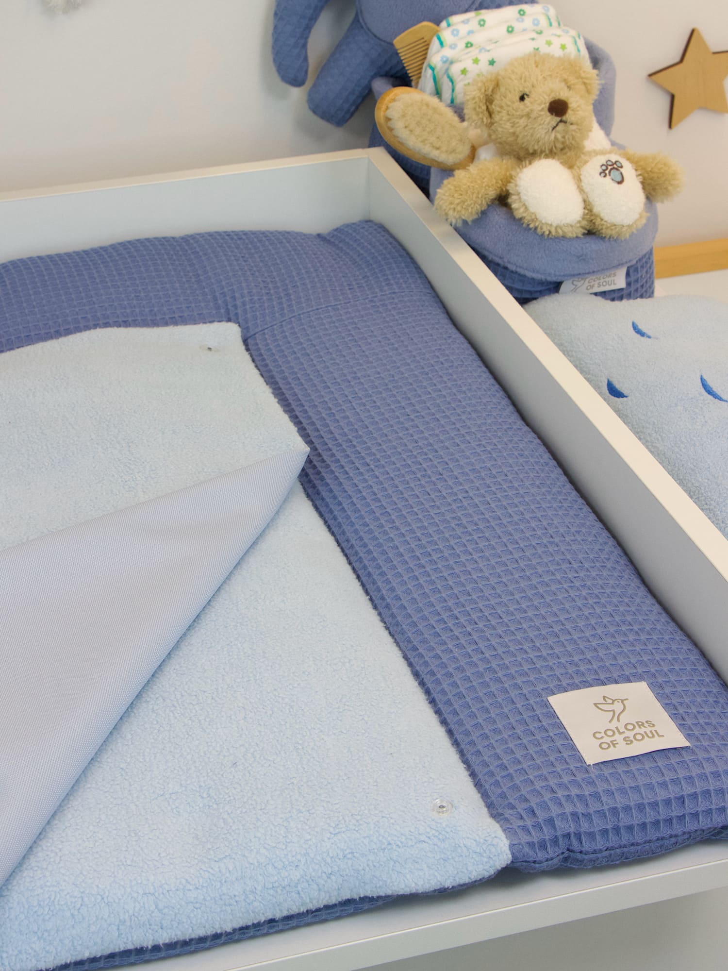 Handgenähte Wickelunterlage mit Baumwollfleece Blau und Waffelpique-Umrandung