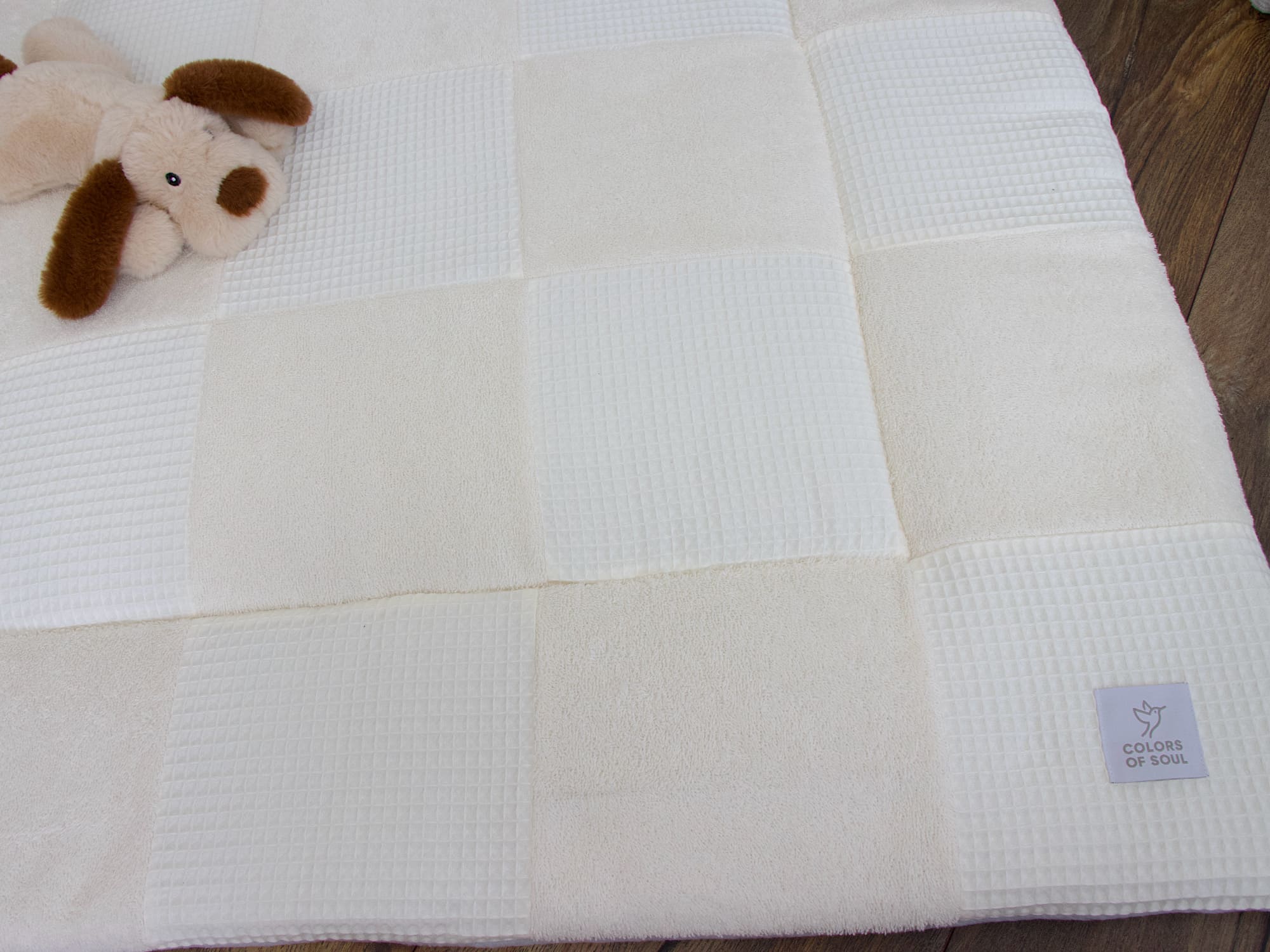 Personalisierte Patchwork Krabbeldecke in Creme für Babys handgemacht