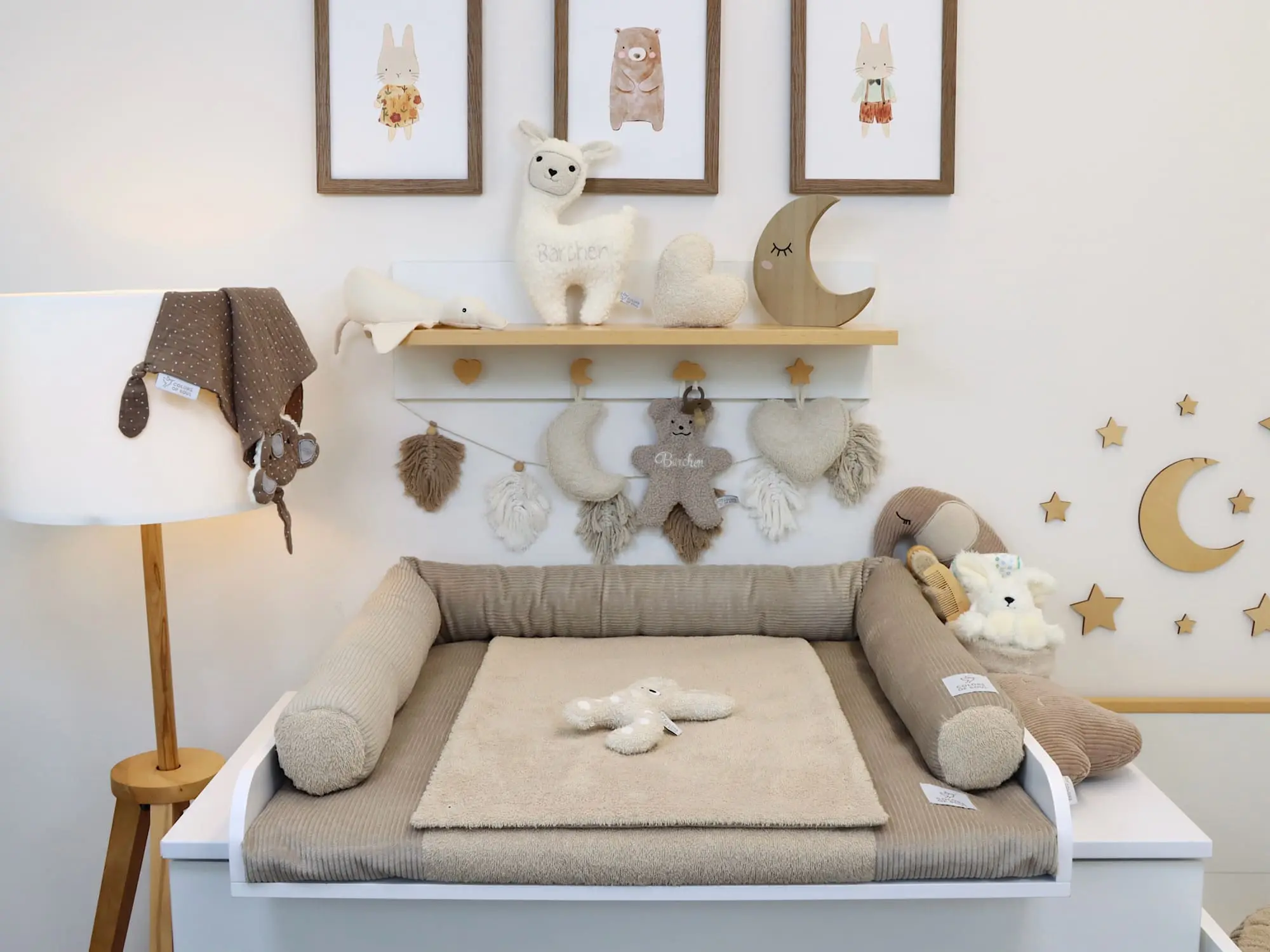 Wickelauflage mit Frottee-Bezug und klassischer Bettschlange in natürlichem Beige