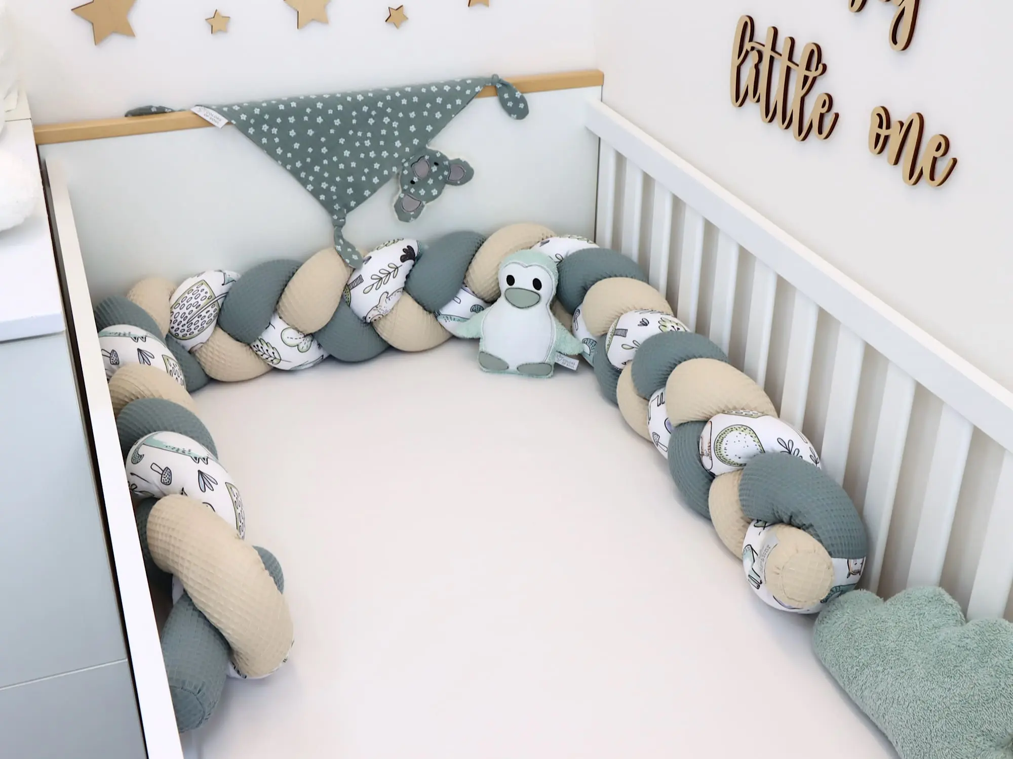 Geflochtene Nestchenschlange Waldfreunde in Light Sand und dusty Altmint im Babybett