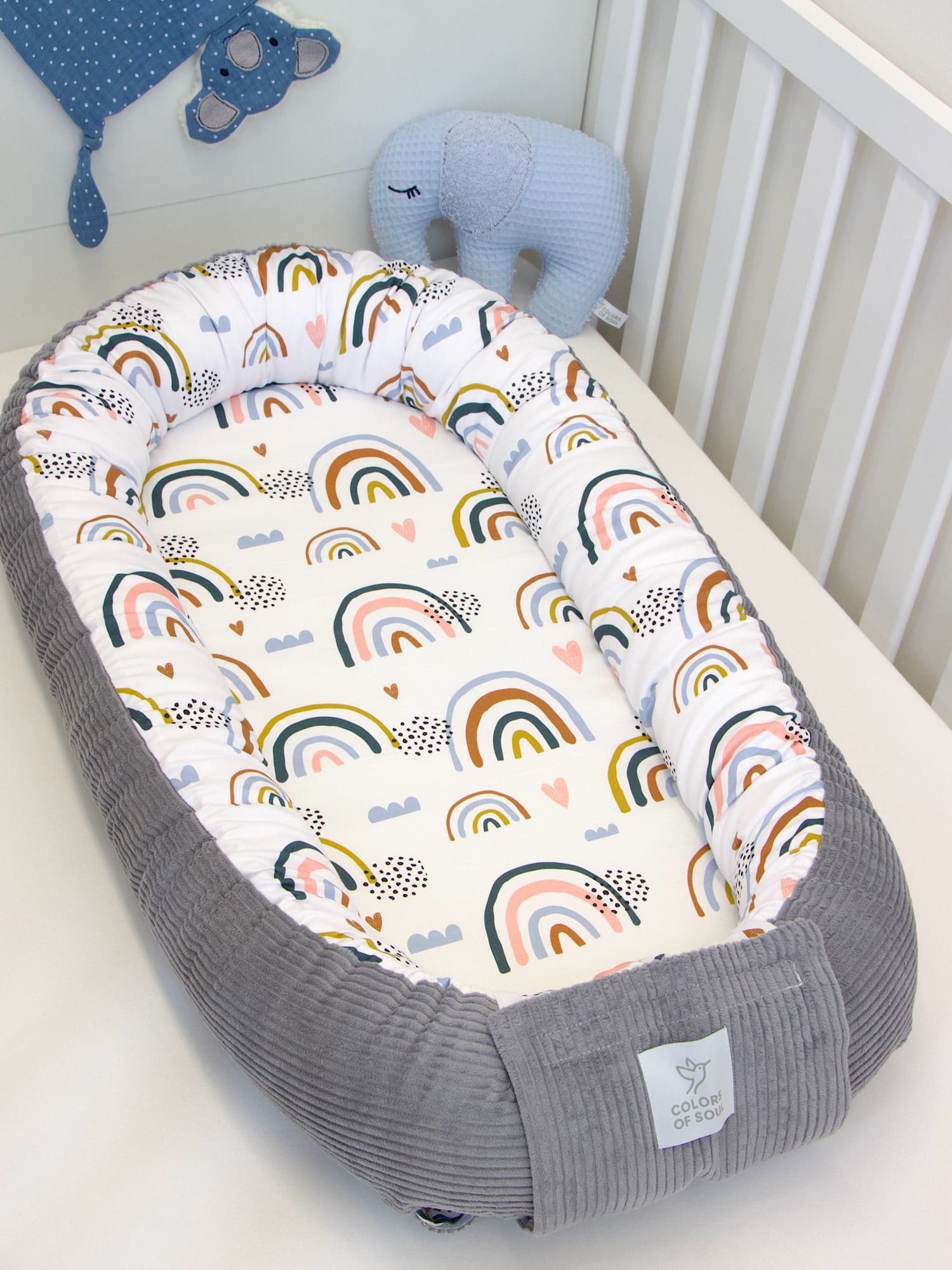 Babynestchen - Regenbogen und Herzen / Cord grau