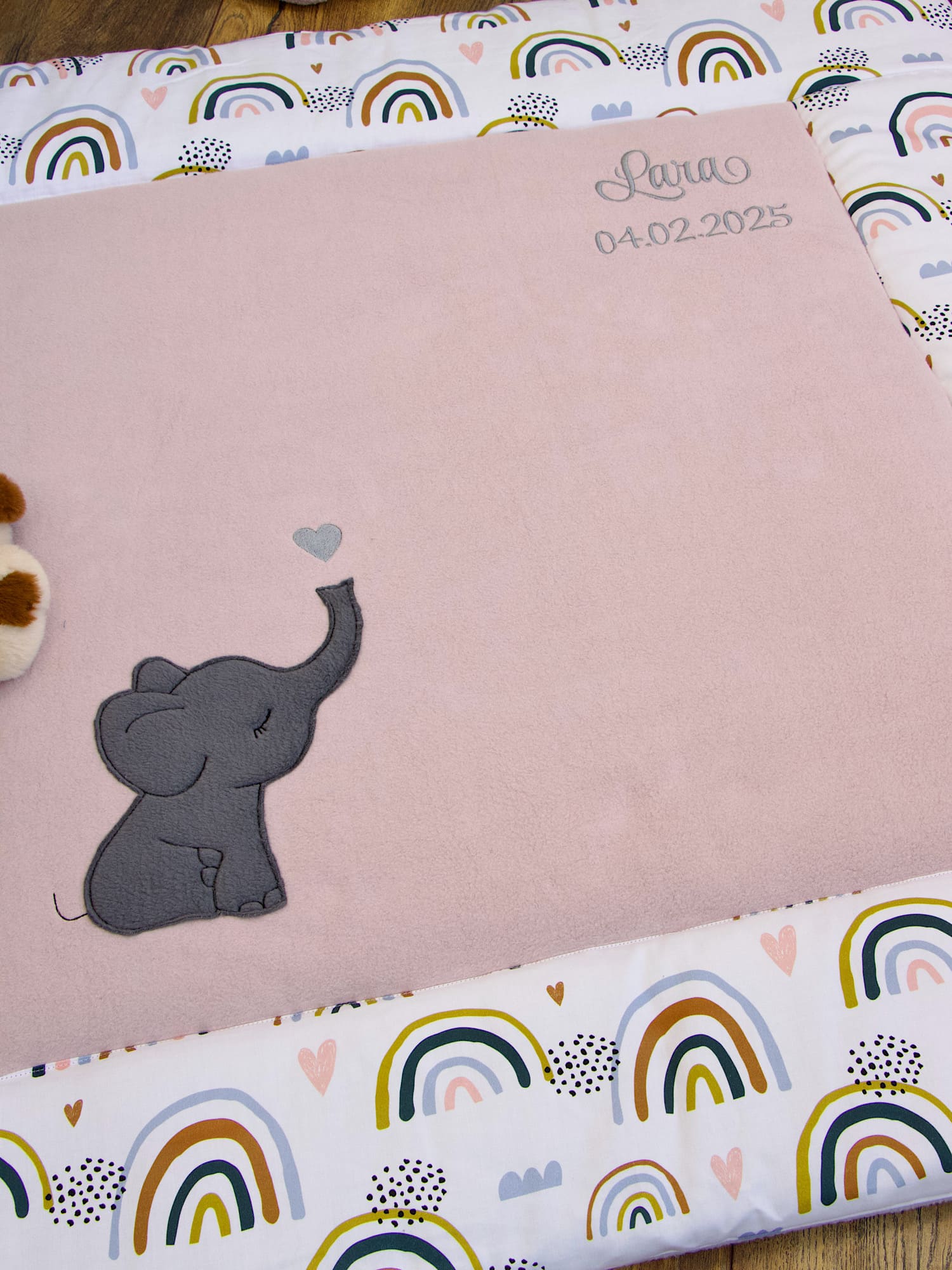 Krabbeldecke Regenbogen und Herzen / Baumwollfleece altrosa