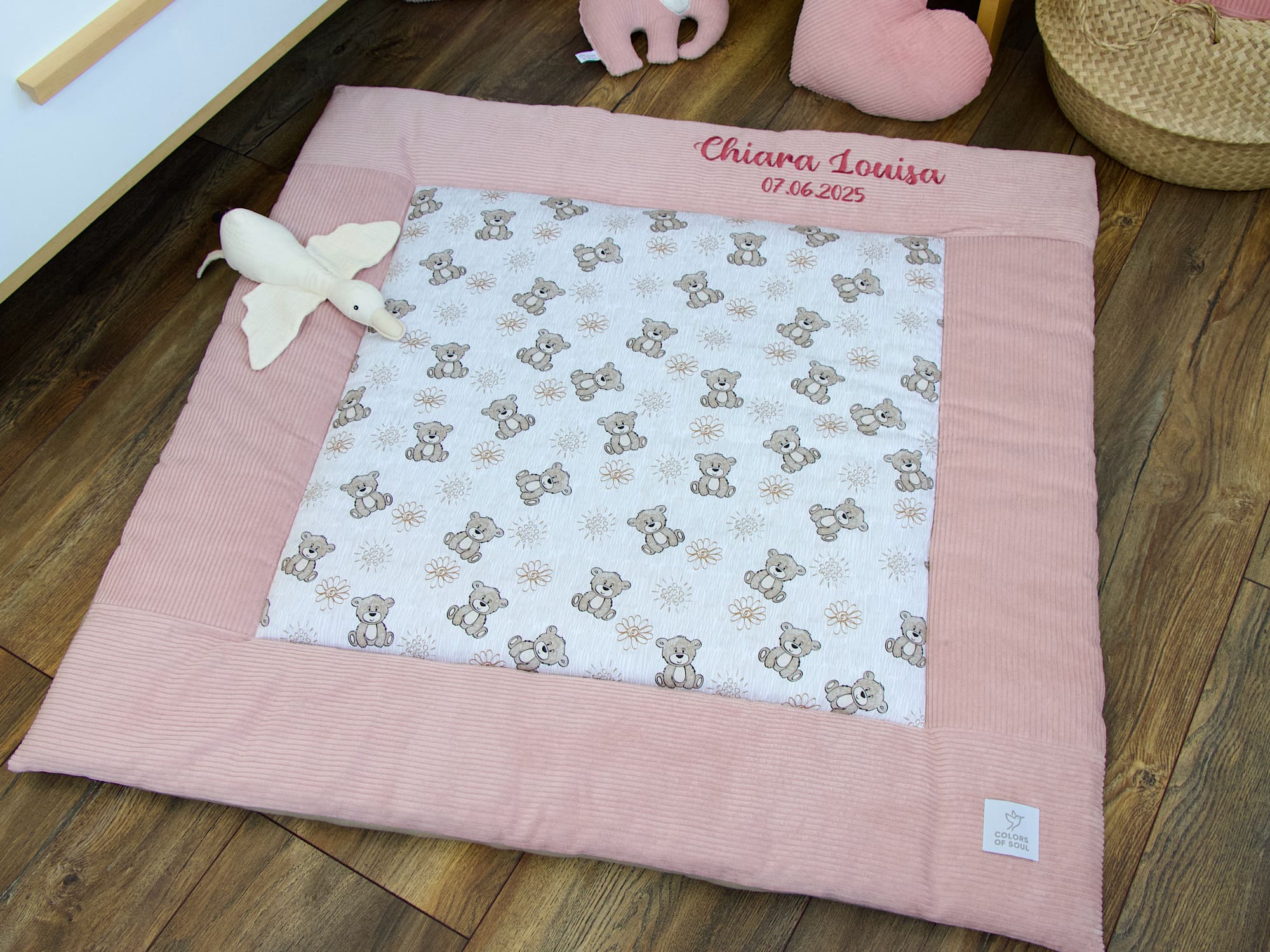 Personalisierte Krabbeldecke mit Namen und Datum - Cord altrosa / niedliche Bärchen