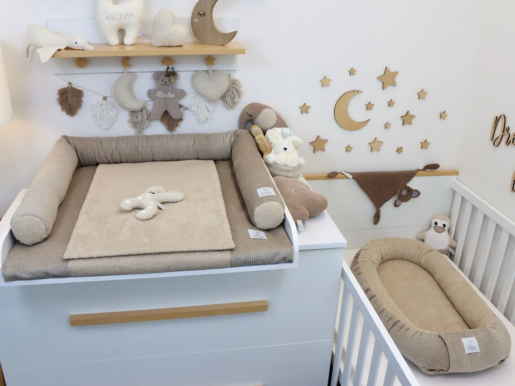 Detailansicht der Wickelauflage mit Bezug aus Frottee Beige