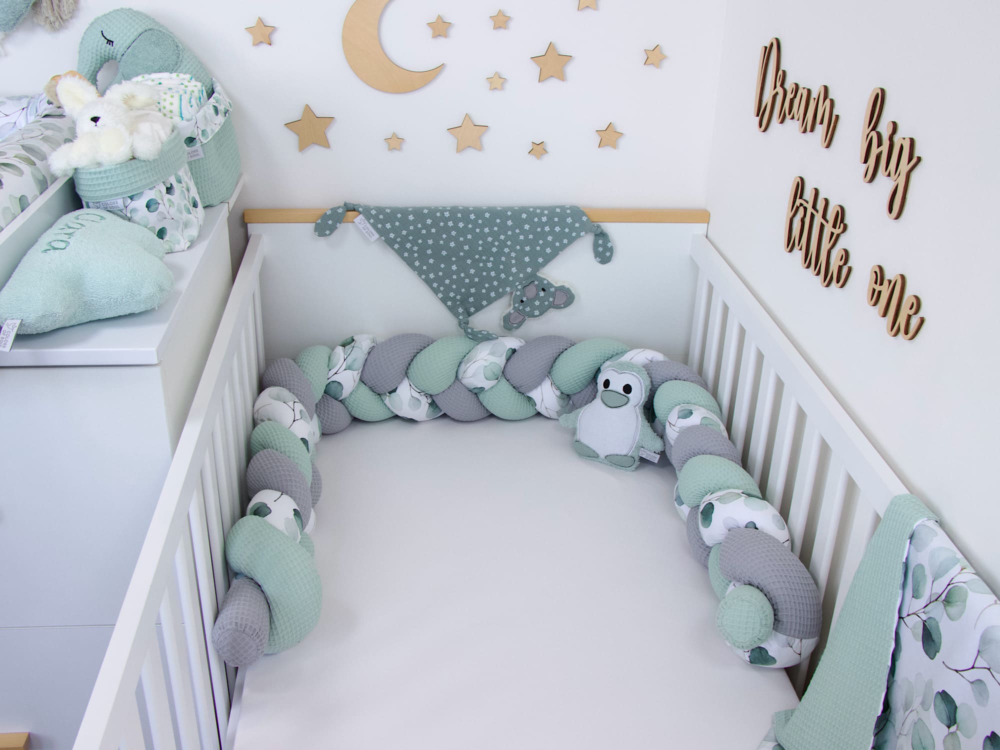 Babybett mit geflochtener Bettschlange Eukalyptus Aquarell, Waffelpique Hellmint & Grau