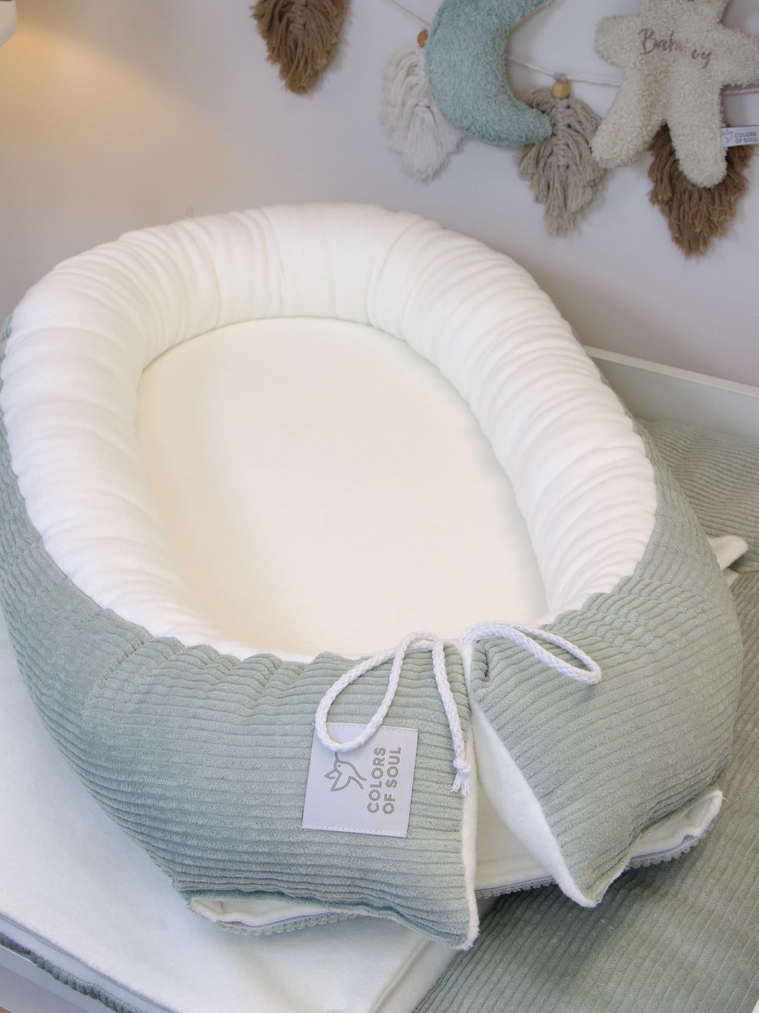 Babynest 2-teilig mit geschlossener Wickelauflage in Cord Mint