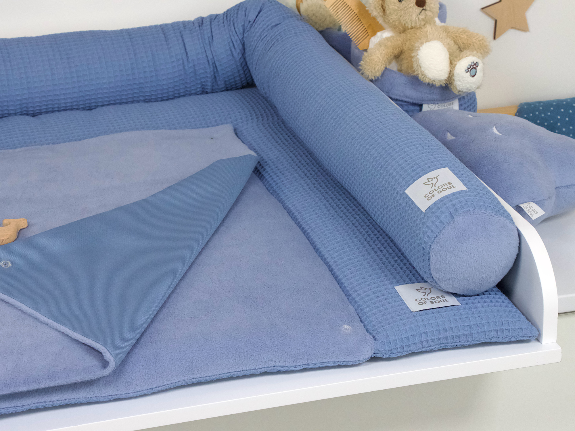 Handgenähte Wickelunterlage mit Baumwollfleece Himmelblau und Waffelpique-Umrandung