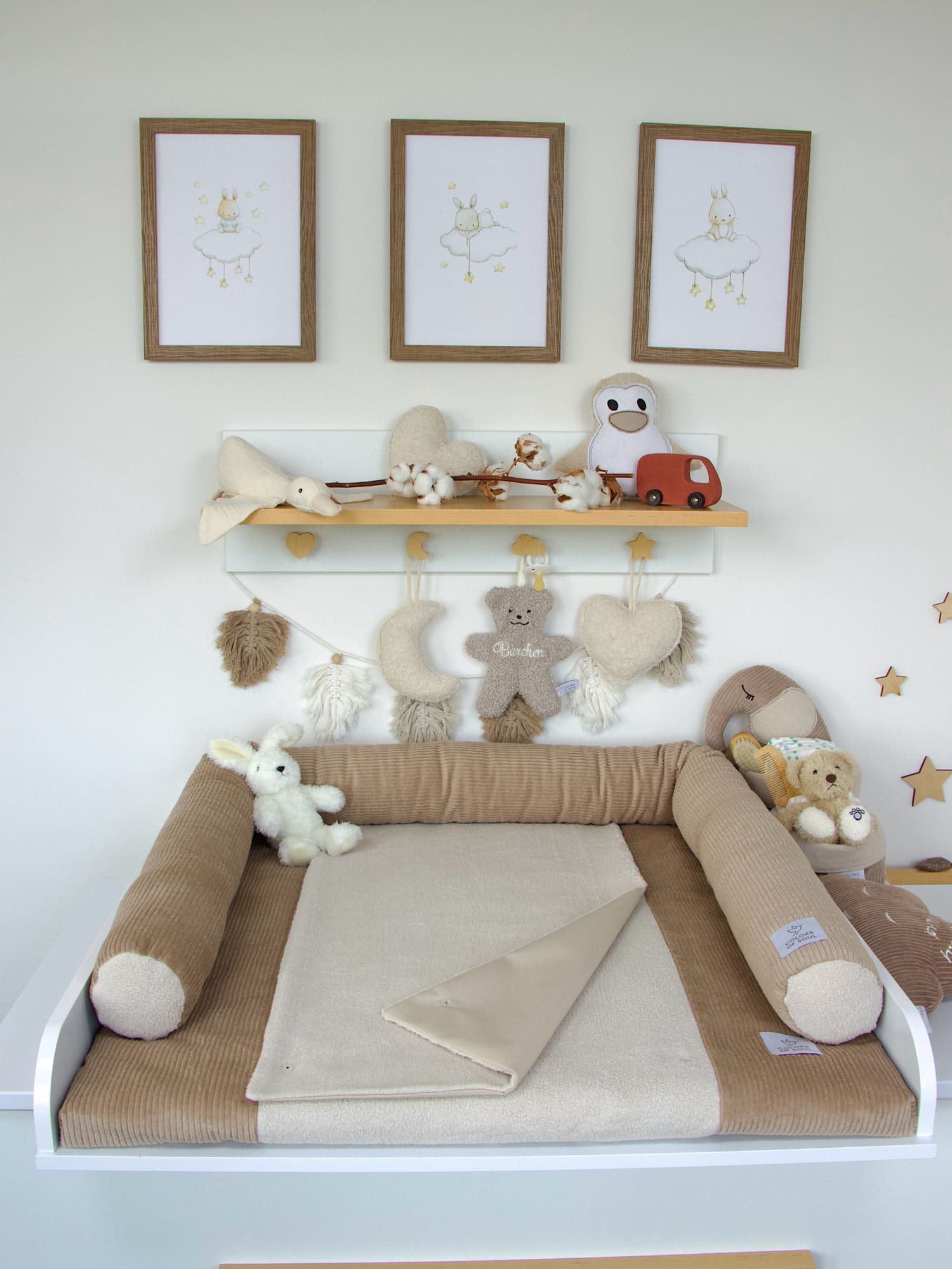 Wickelplatz Set in Camel Beige für natürliche Boho Babyzimmer