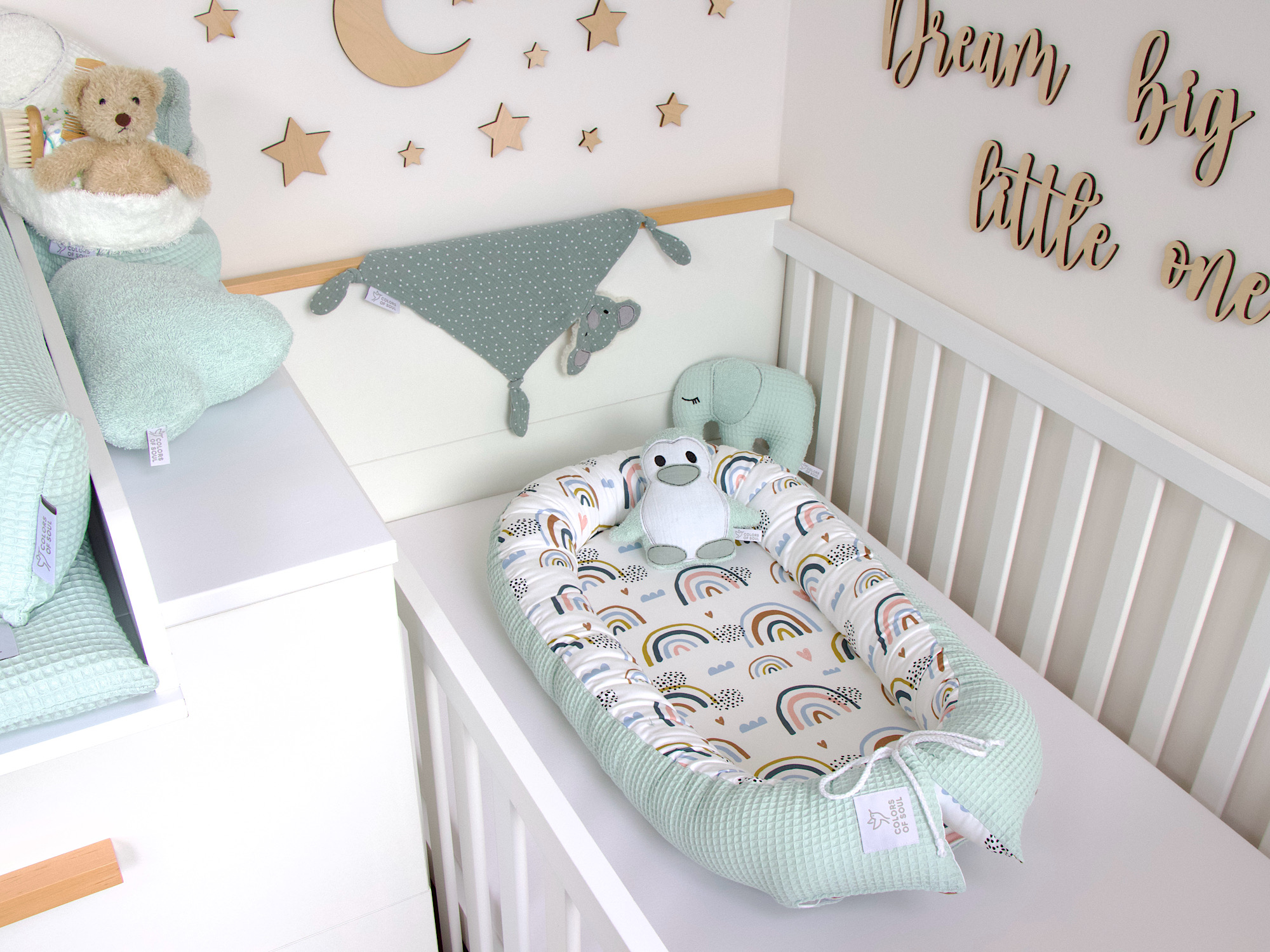 Babynest - Regenbogen und Herzen / Waffelpique pastellmint
