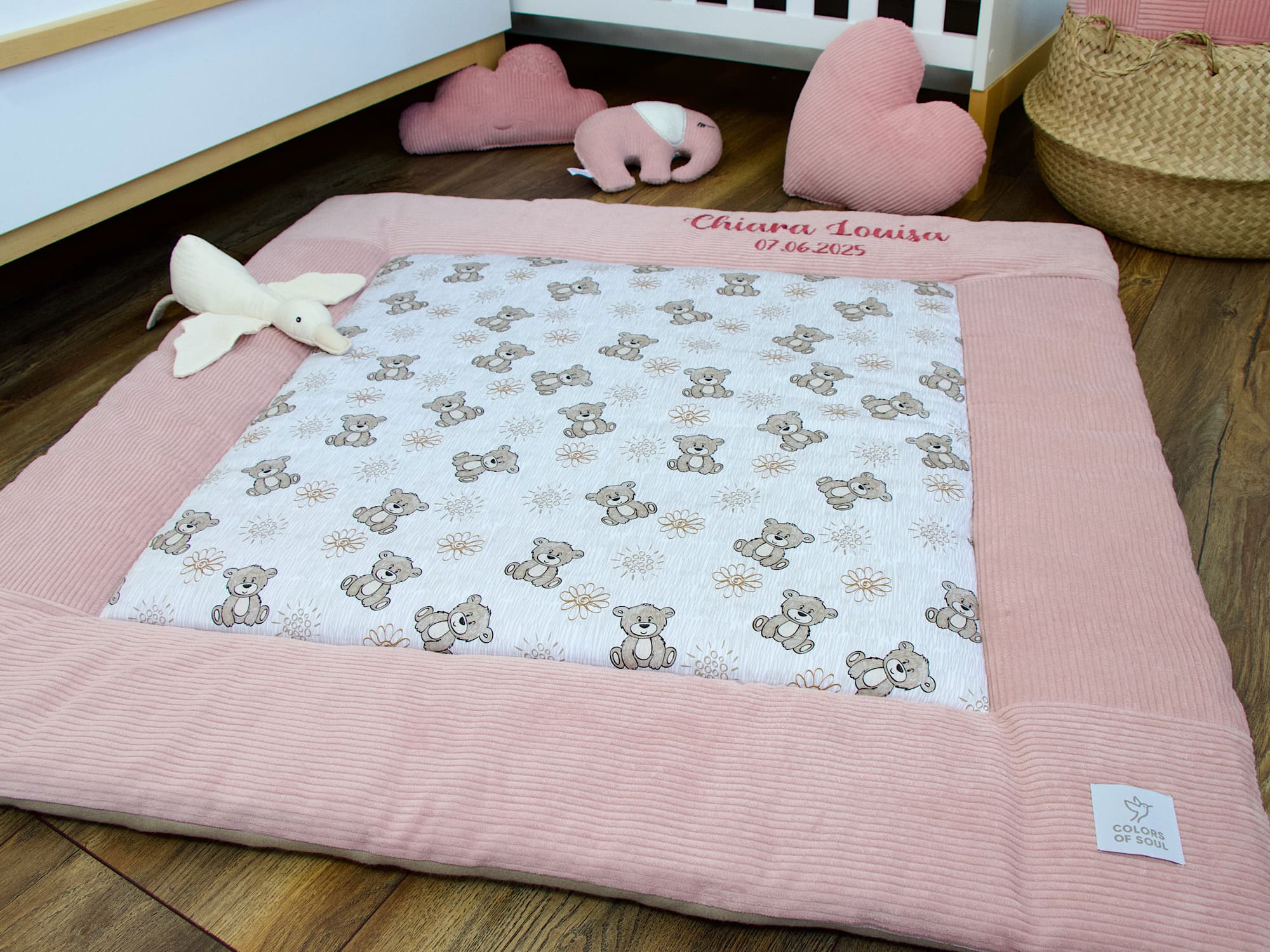 Personalisierte Krabbeldecke mit Namen und Datum - Cord altrosa / niedliche Bärchen