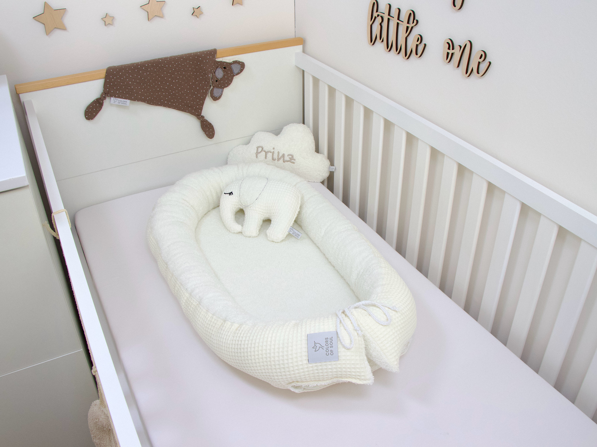 Babynest Creme – handmade aus Baumwolle mit edler Struktur und sanfter Farbgebung für das Babybett