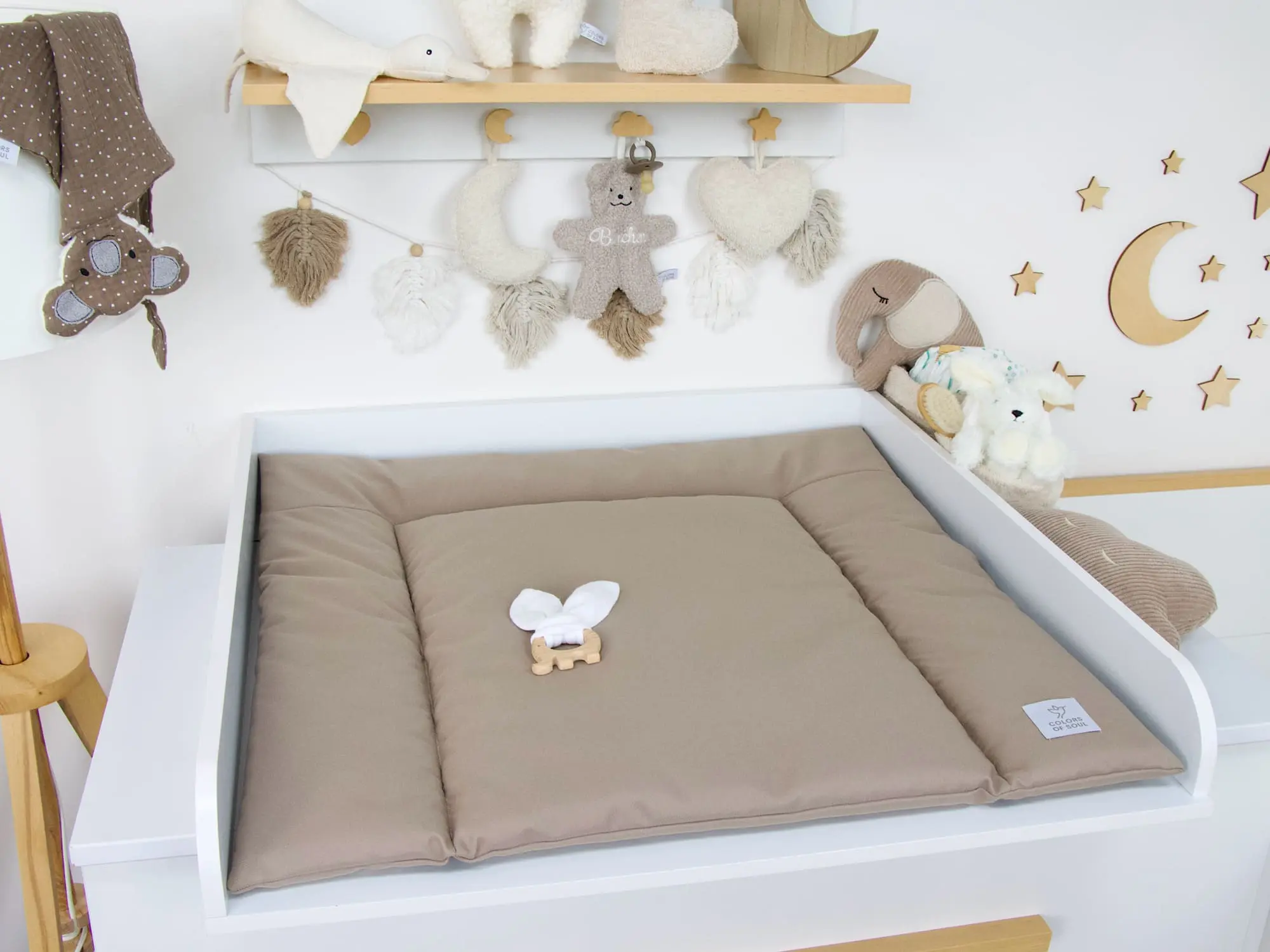 Personalisierte Wickelauflage Taupe mit Namen und Datum - individuelles Geschenk zur Geburt oder Babyparty