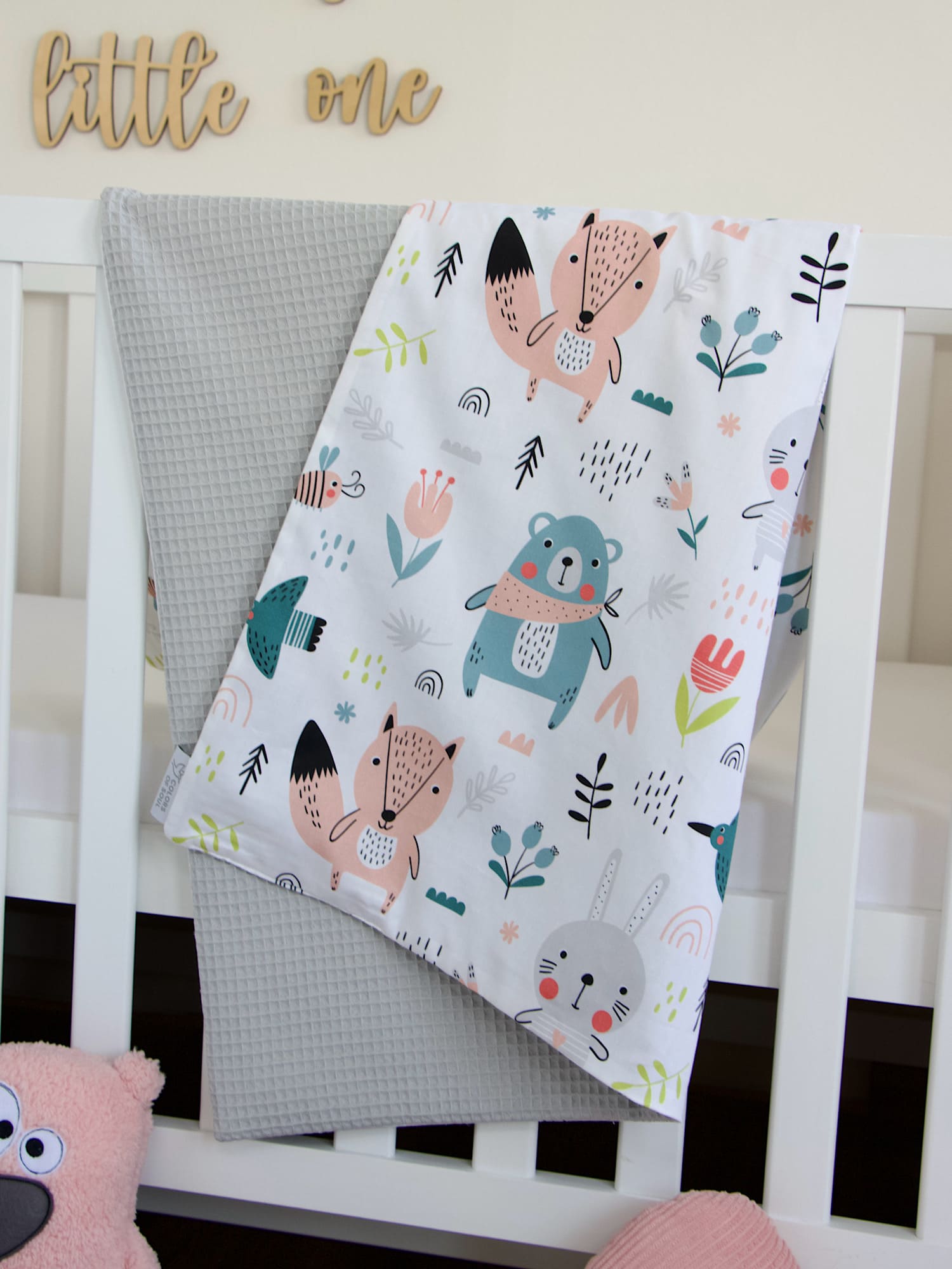 Personalisierte Babydecke - pastell Waldtiere / Waffelpique hellgrau