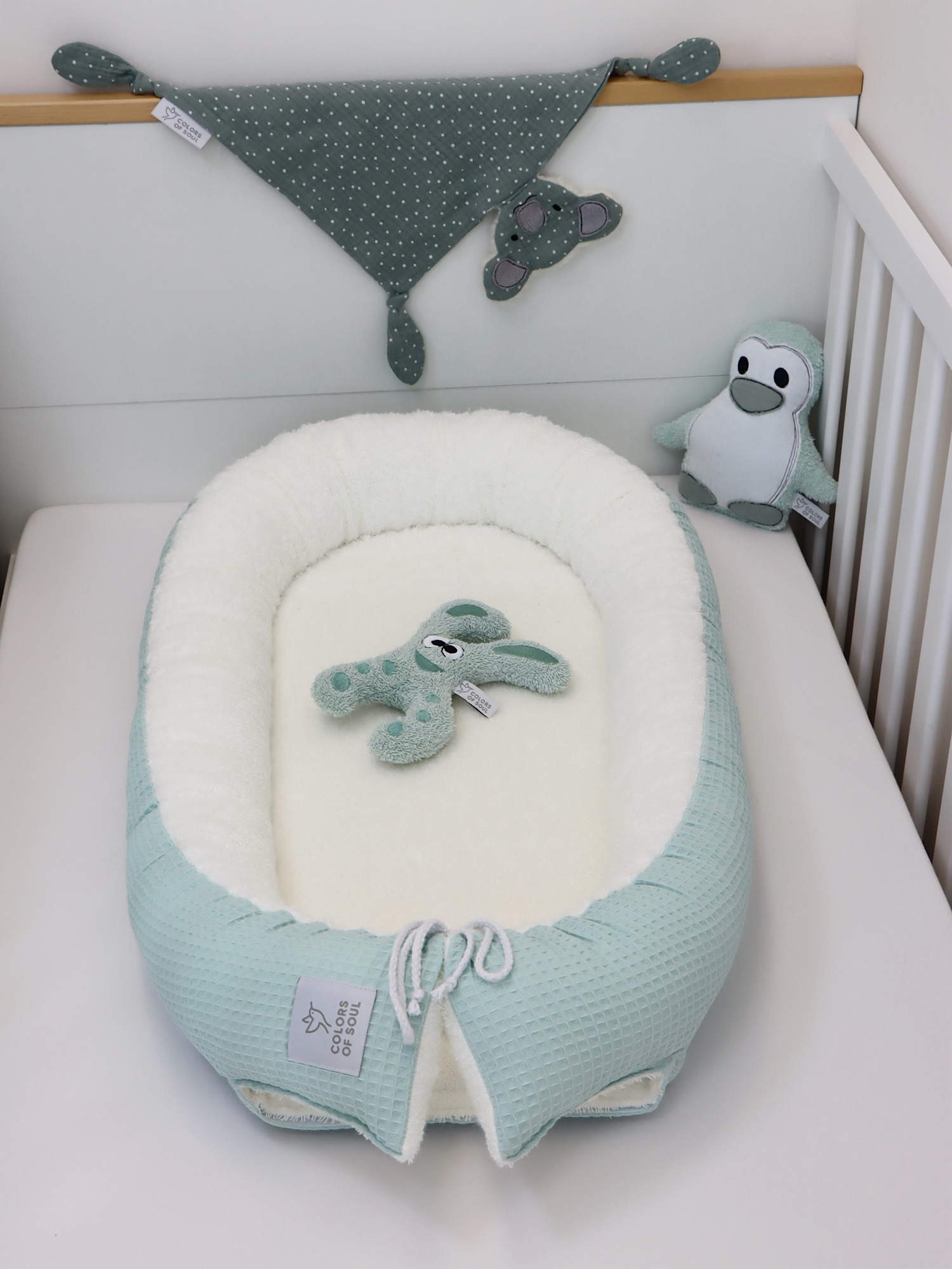 Babynest von Colors of Soul – sanftes Pastellmint mit cremefarbenem Frottee für Babys