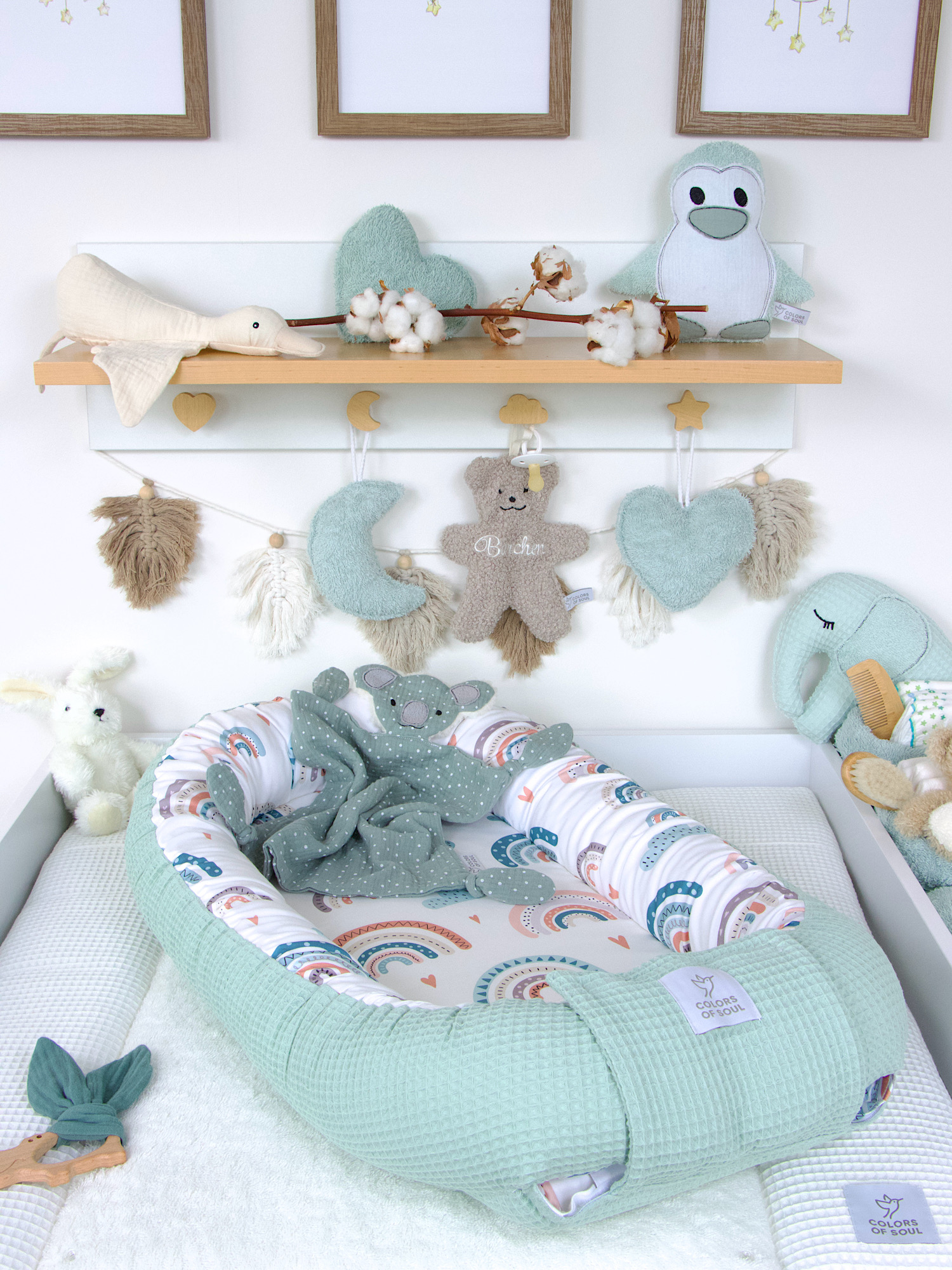 Babynestchen pastell Regenbogen und Herzen / Waffelpique pastellmint aus Handarbeit