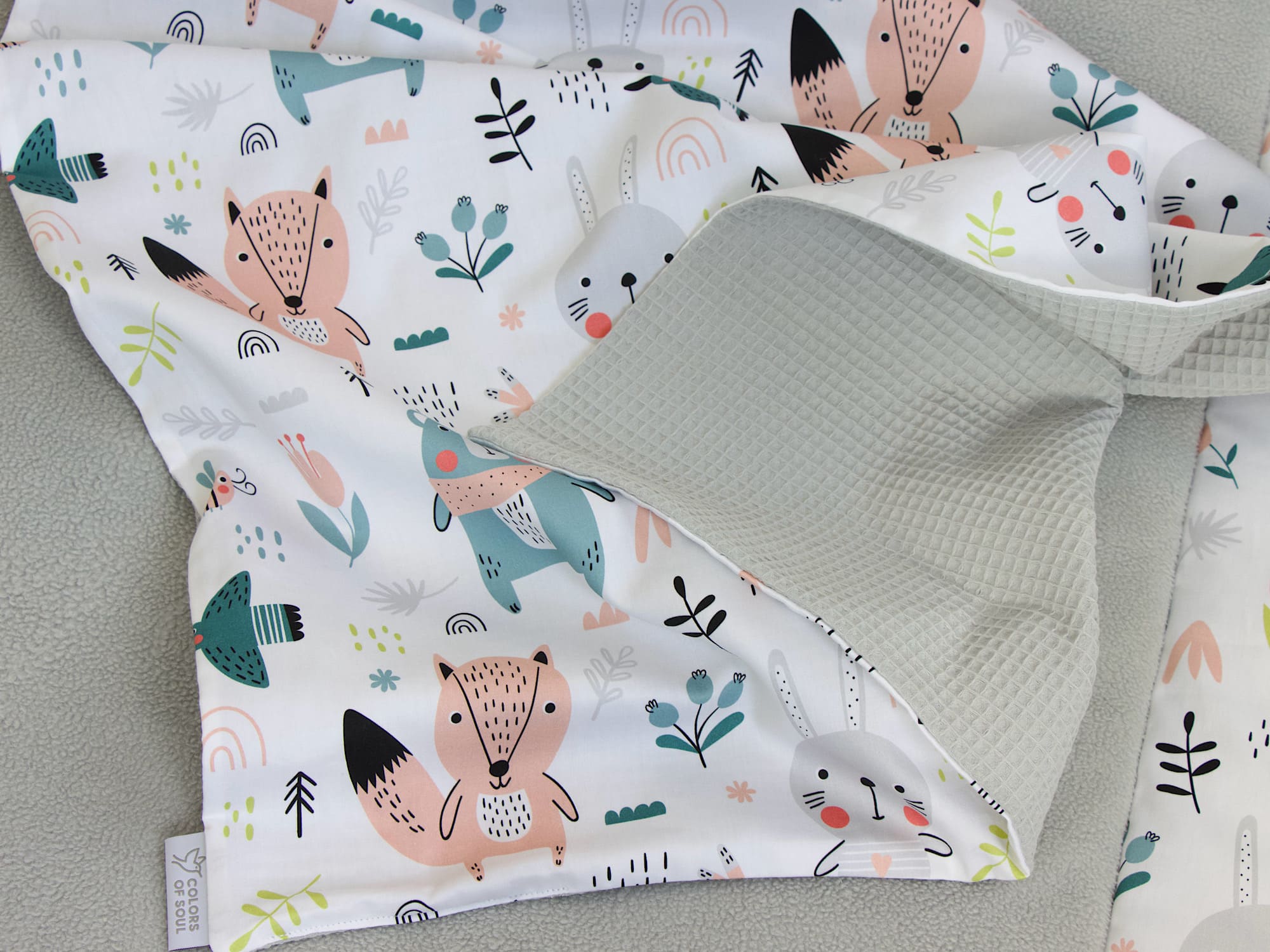 Personalisierte Babydecke - pastell Waldtiere / Waffelpique hellgrau