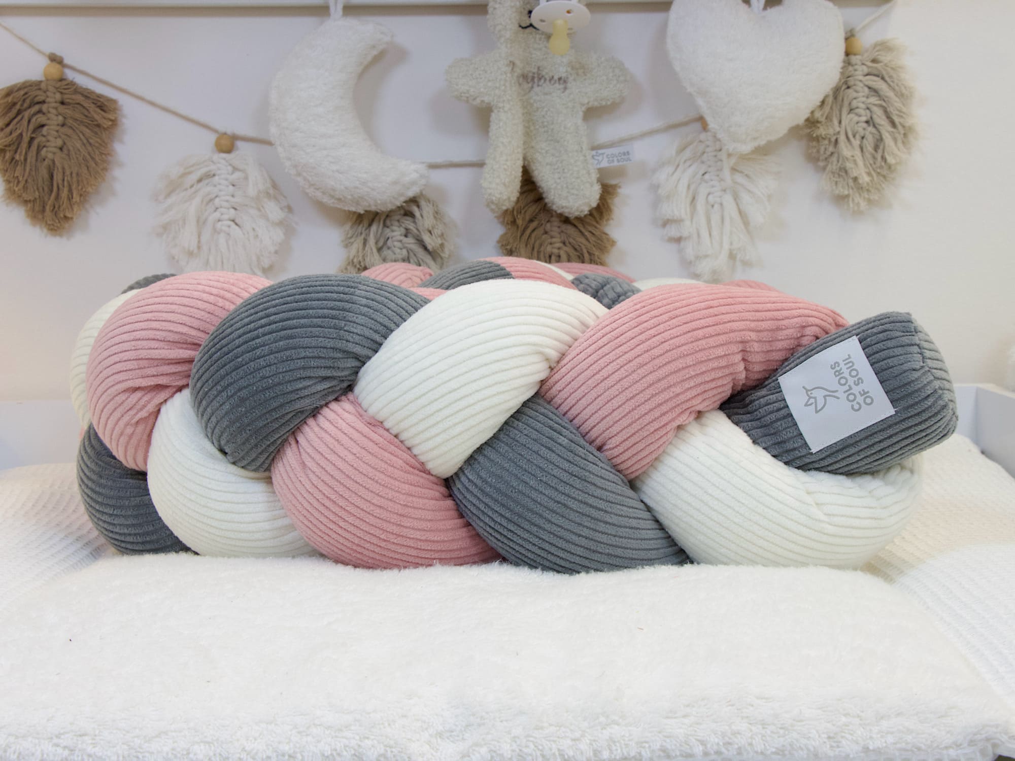 Weiche Bettschlange geflochten aus Cord in Creme, Altrosa und Grau