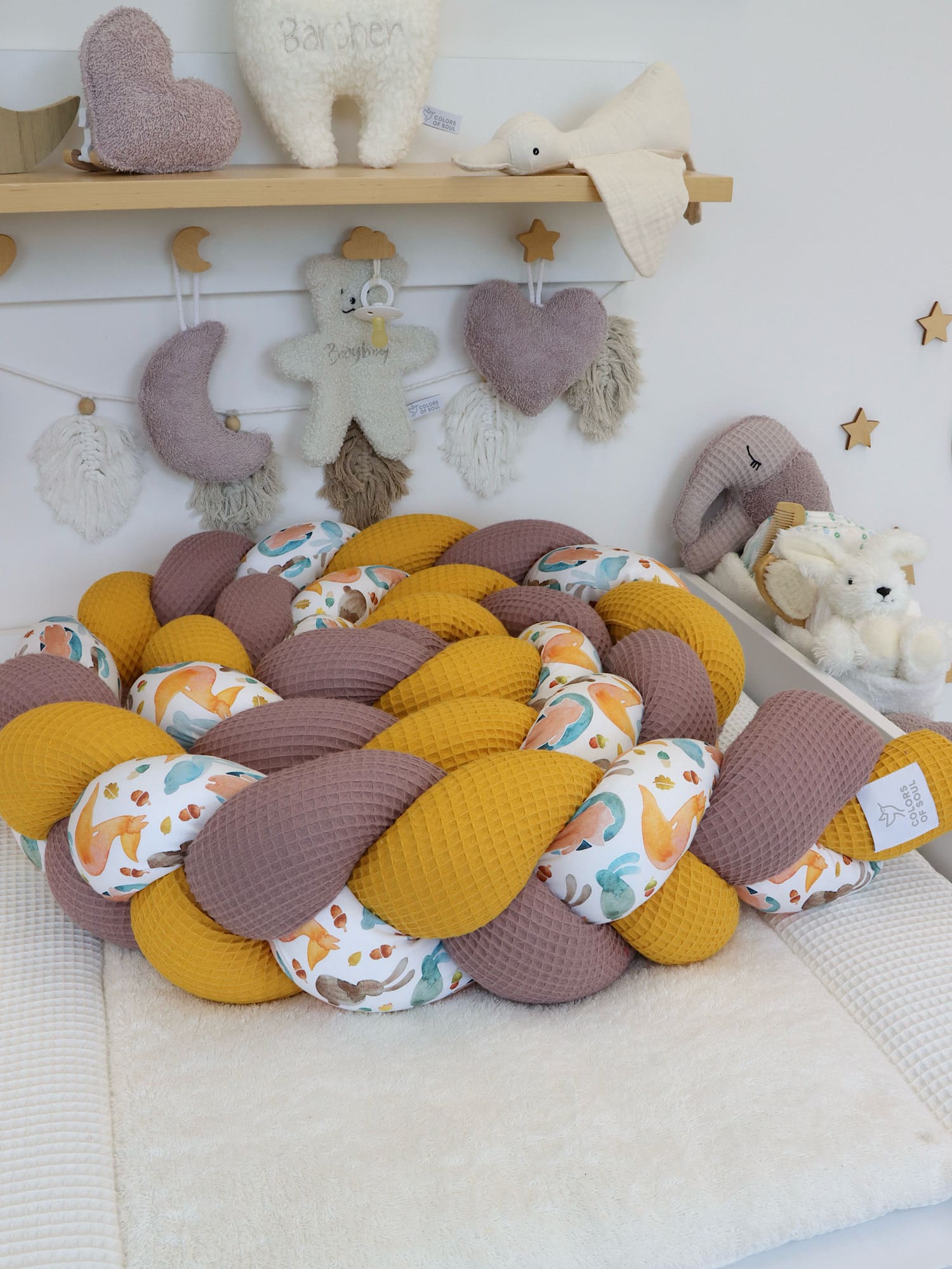 Geflochtene Bettschlange – Waldtiere Aquarell & Waffelpique gelb, alte Malve für das Babyzimmer