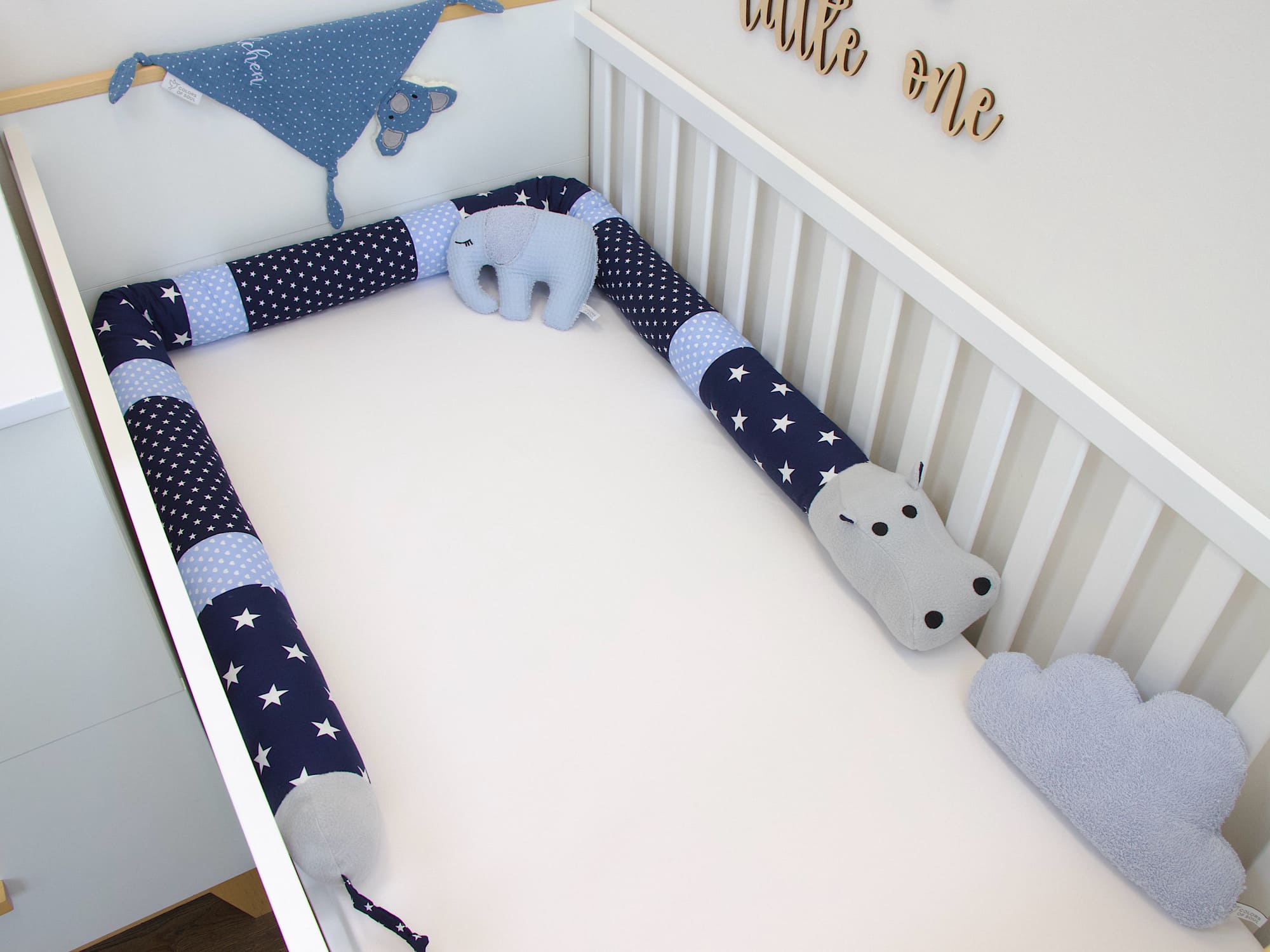 Bettschlange Nilpferd – dunkelblau / blau – schöne Ergänzung fürs Babyzimmer