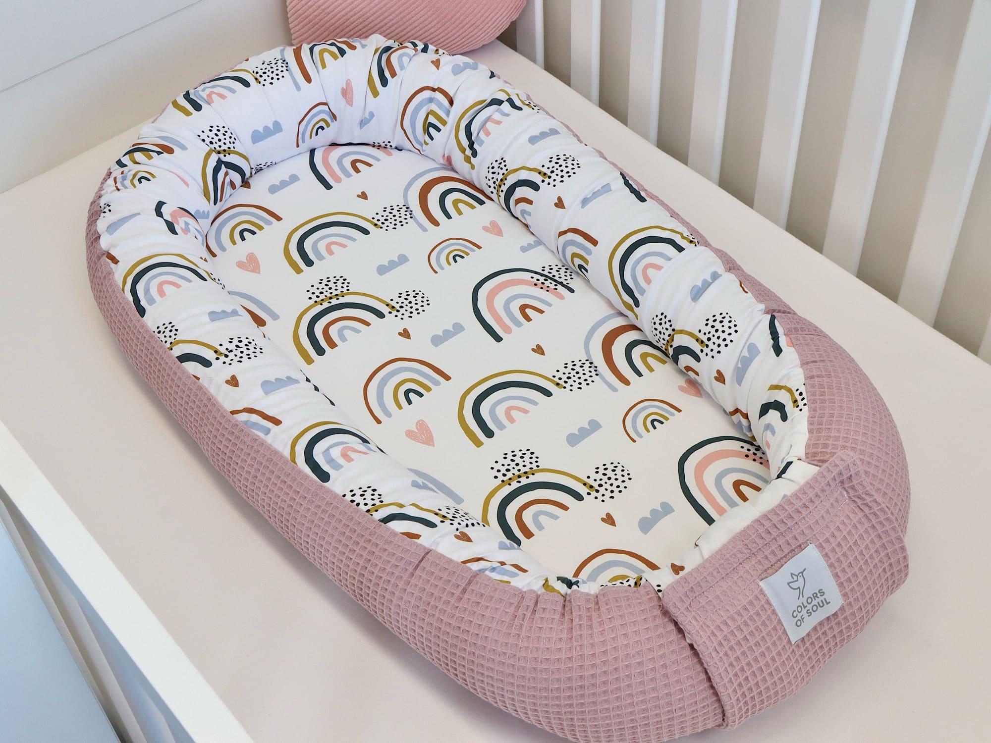 Babynestchen - Regenbogen und Herzen / Waffelpique Altrosa