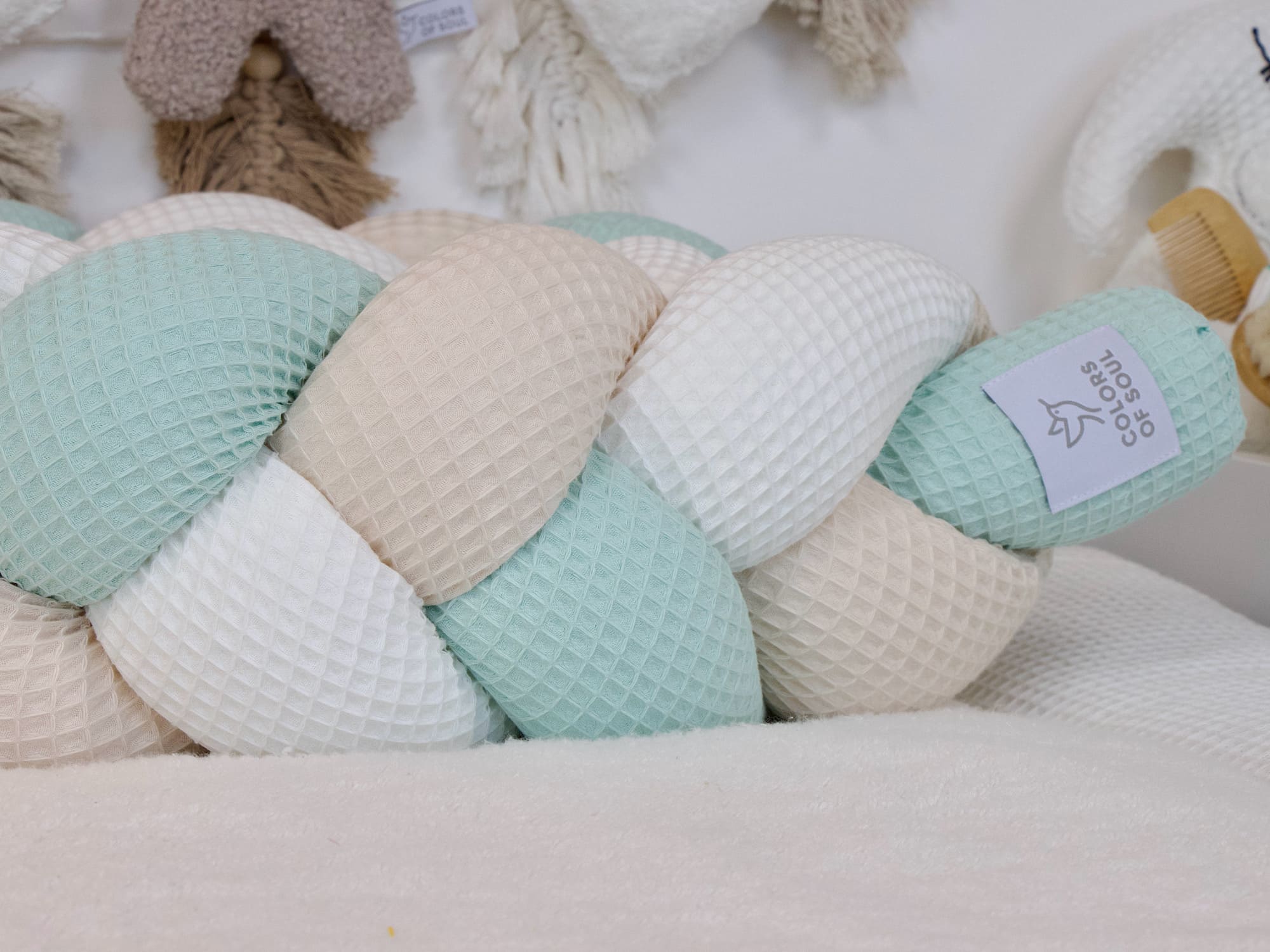 Bettschlange geflochten: Waffelpique creme, pastellmint, hellbeige