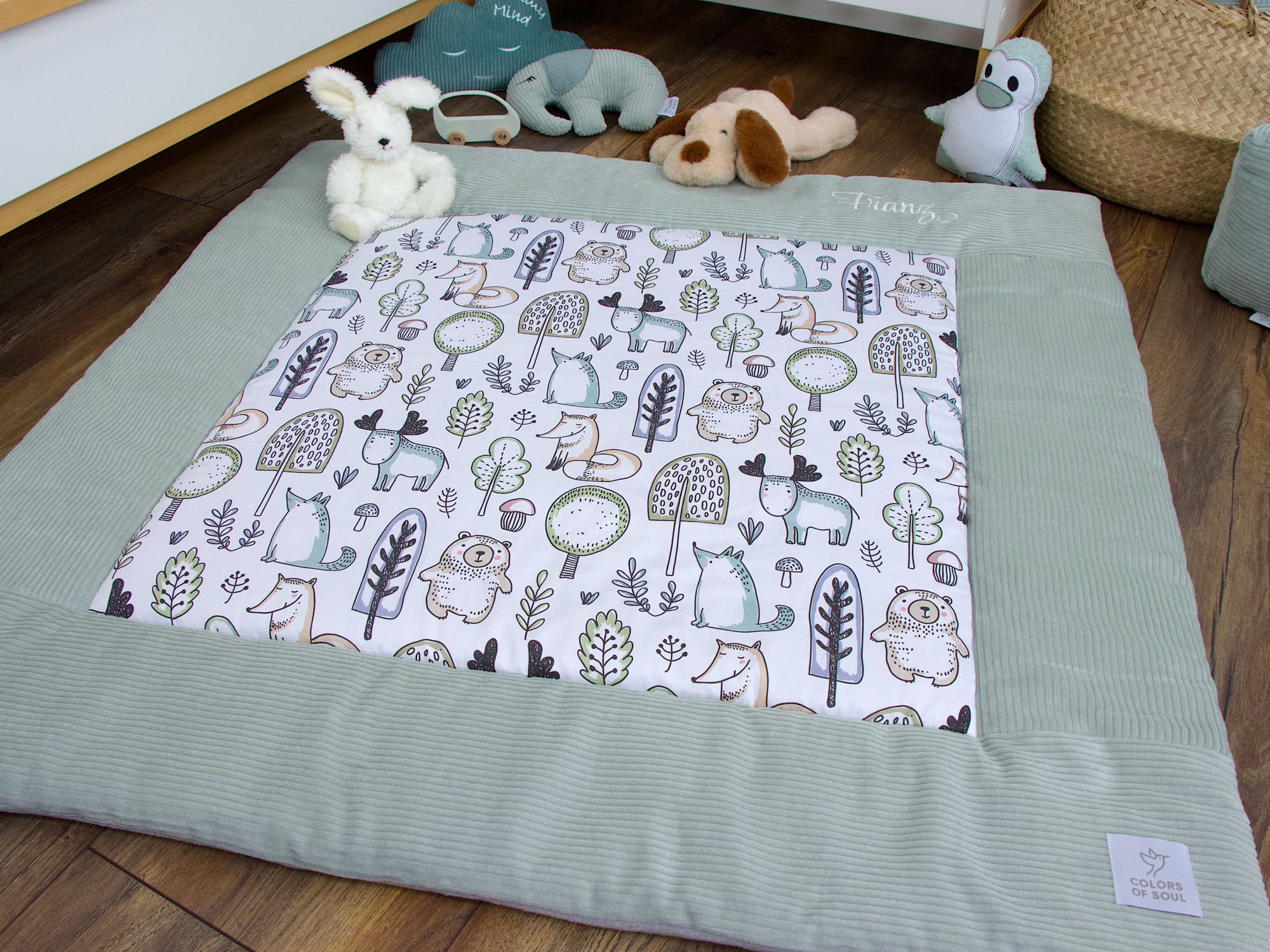 Detailansicht der Krabbeldecke Waldfreunde mit weichem Cord in Mint