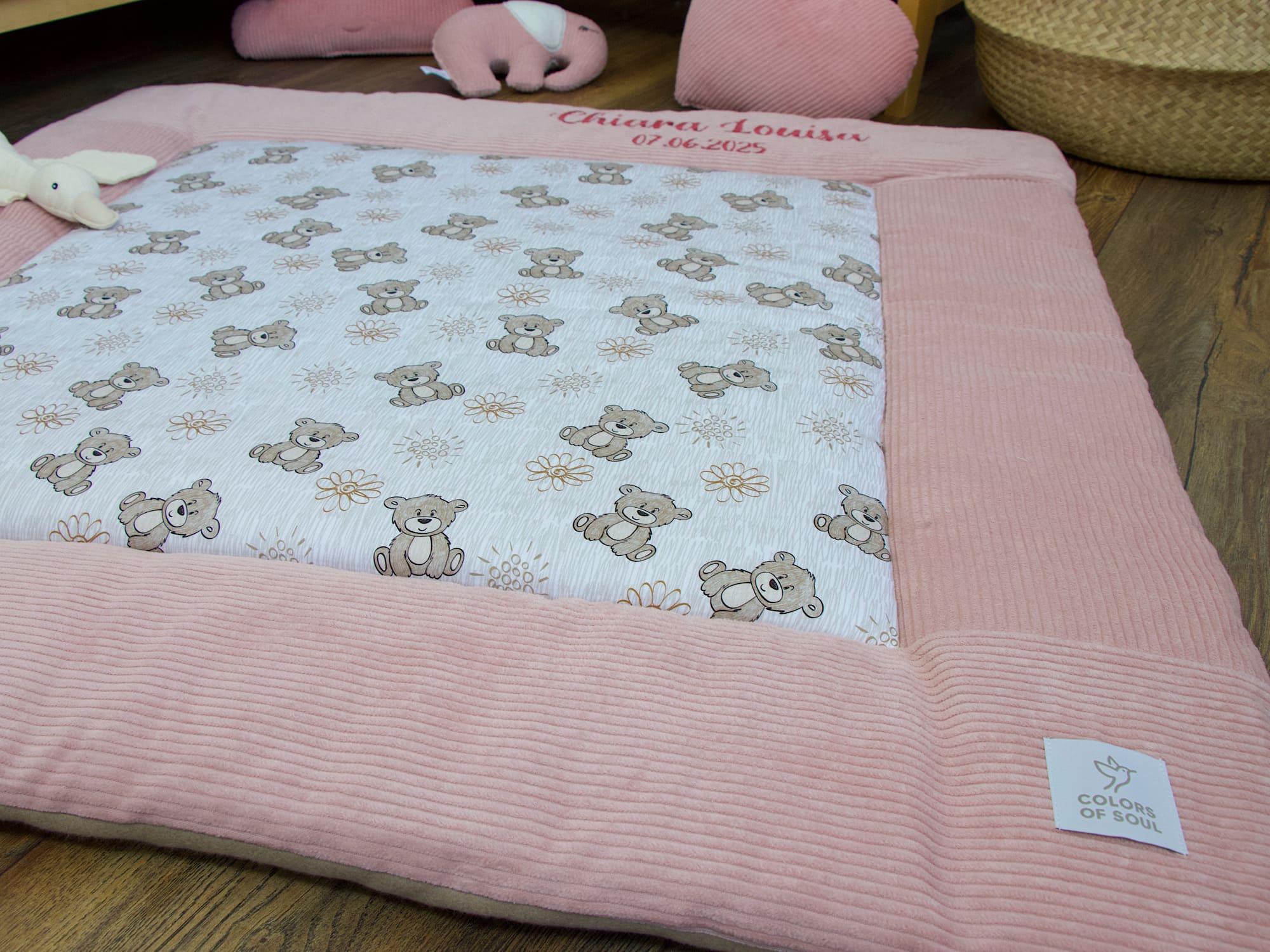 Personalisierte Krabbeldecke mit Namen und Datum - Cord altrosa / niedliche Bärchen