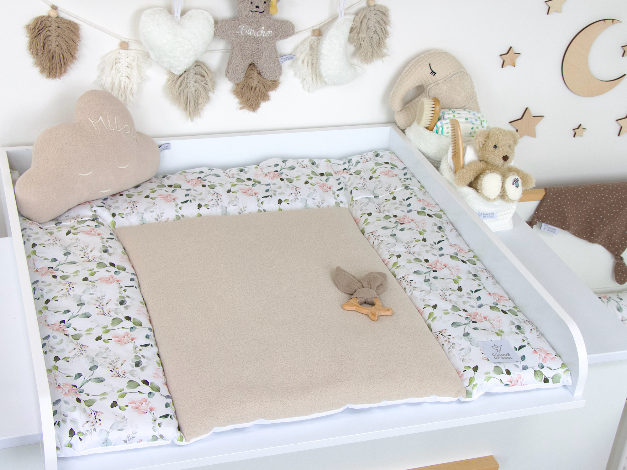 Handgefertigte Wickelauflage mit Motiv „Gartenblumen rosa“ und Baumwollfleece in Beige