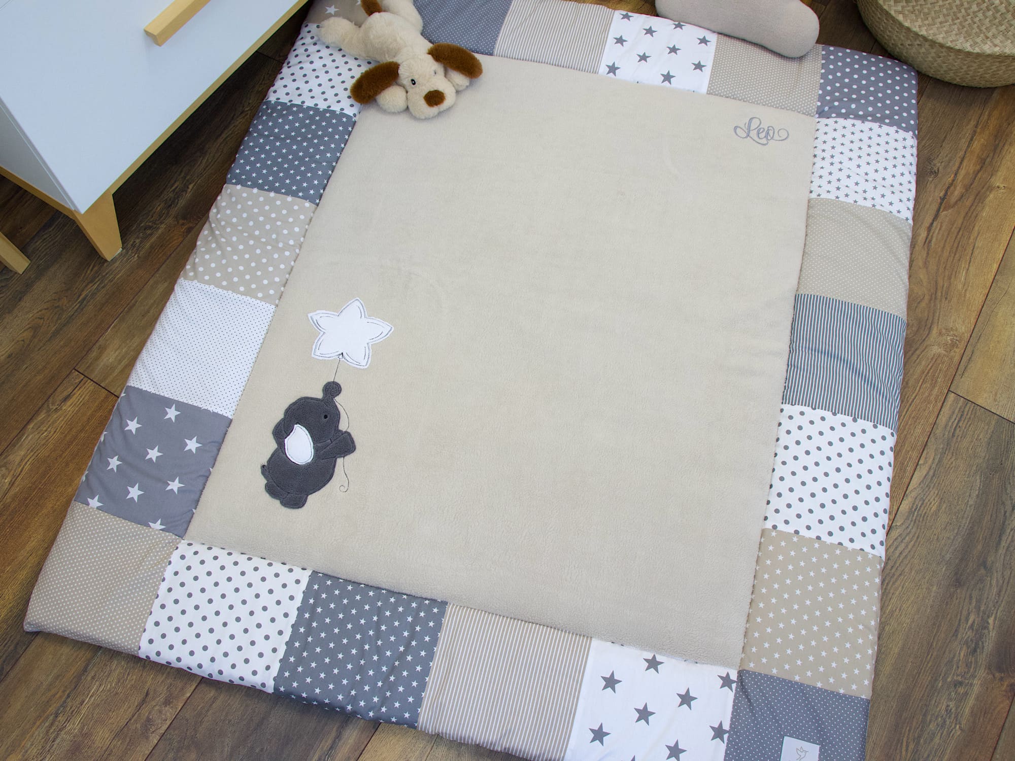 Krabbeldecke mit Namen und Datum - Elefant mit Luftballon / beige