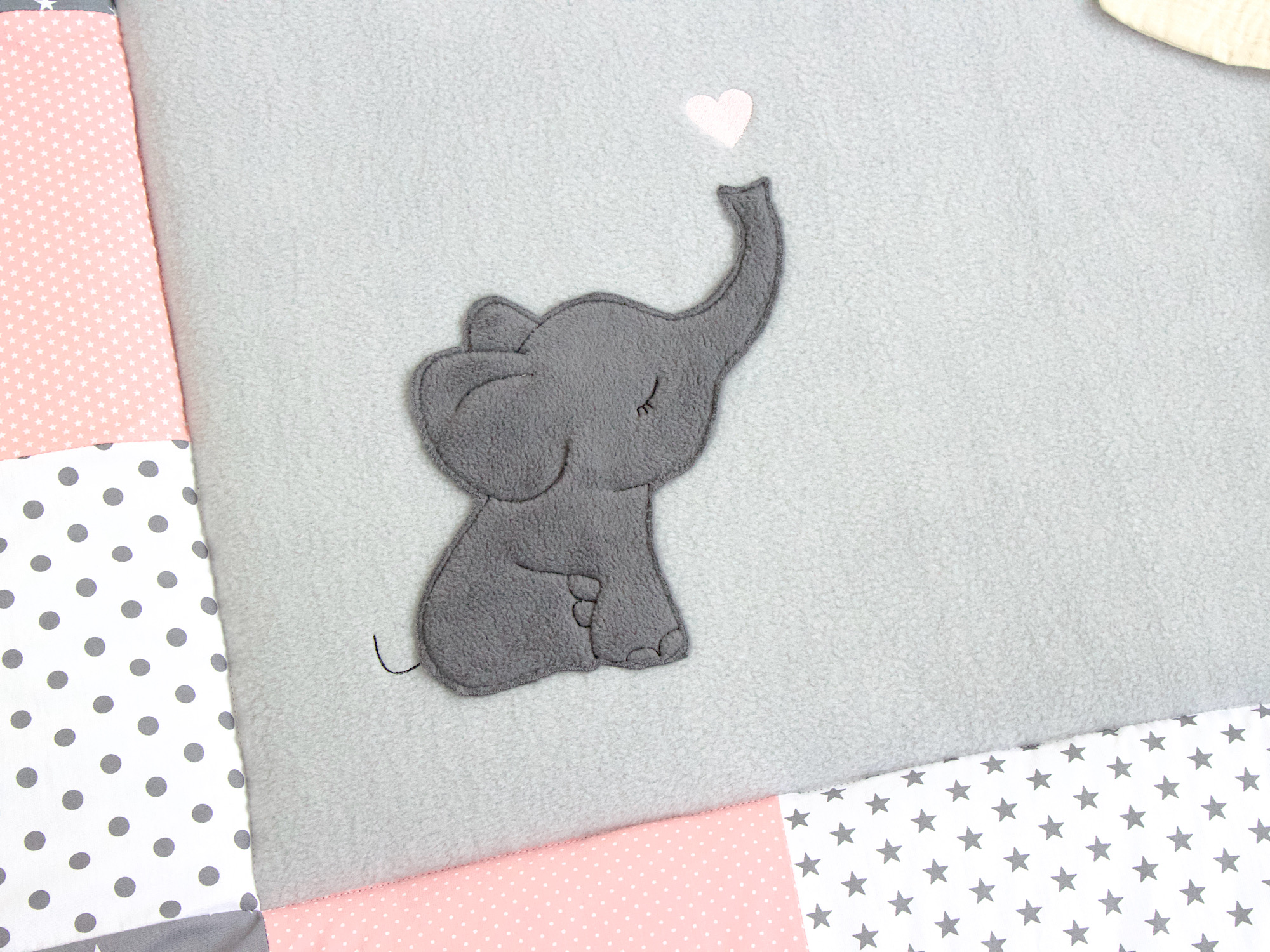 Personalisierte Krabbeldecke Rosa Grau – ideal für Babys
