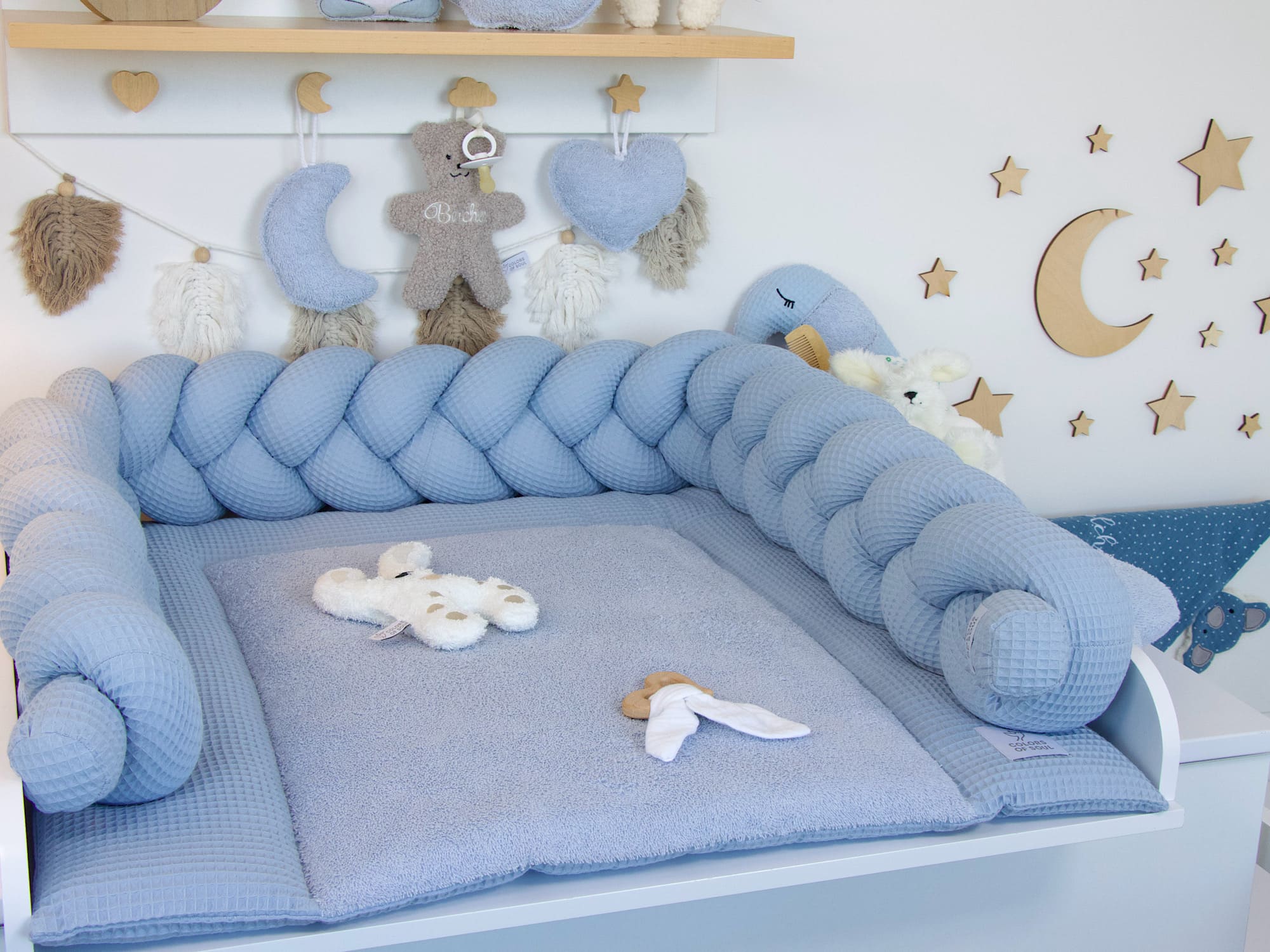 Hellblaue Wickelauflage aus Waffelpique & Frottee – liebevoll handgemacht für zarte Wickelmomente im Babyzimmer