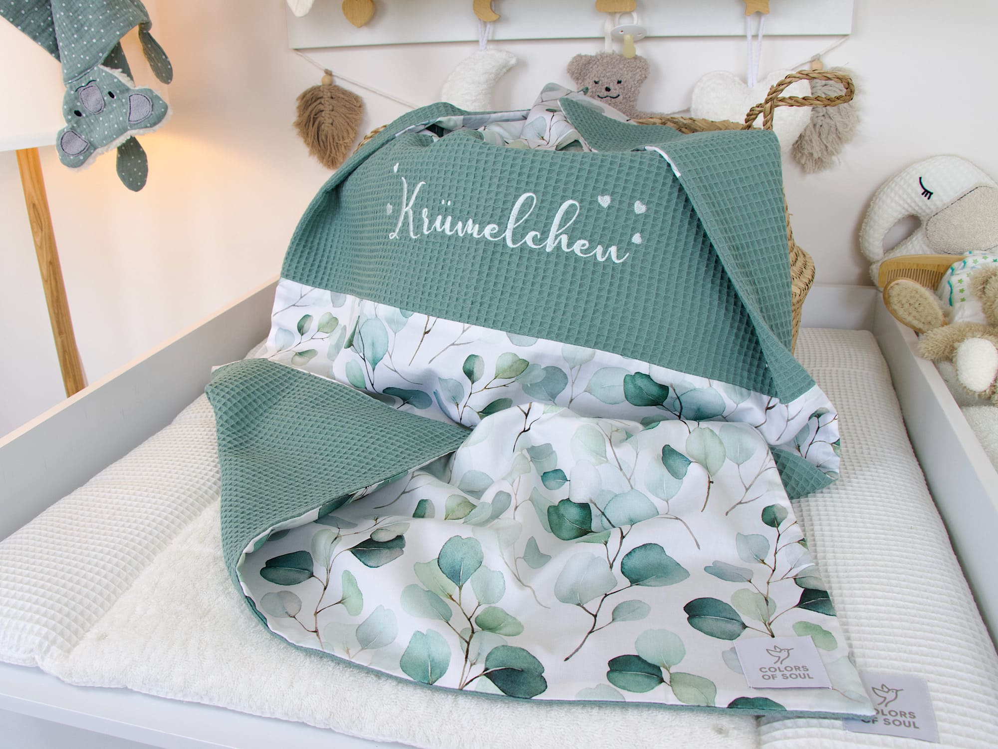 Babydecke personalisiert - Silberdollar-Eukalyptus / Waffelpique altgrün