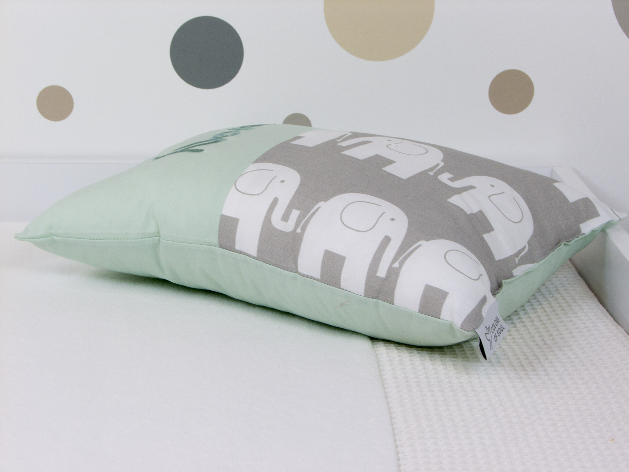 Babykissen Elefanten / light mint für das Babyzimmer