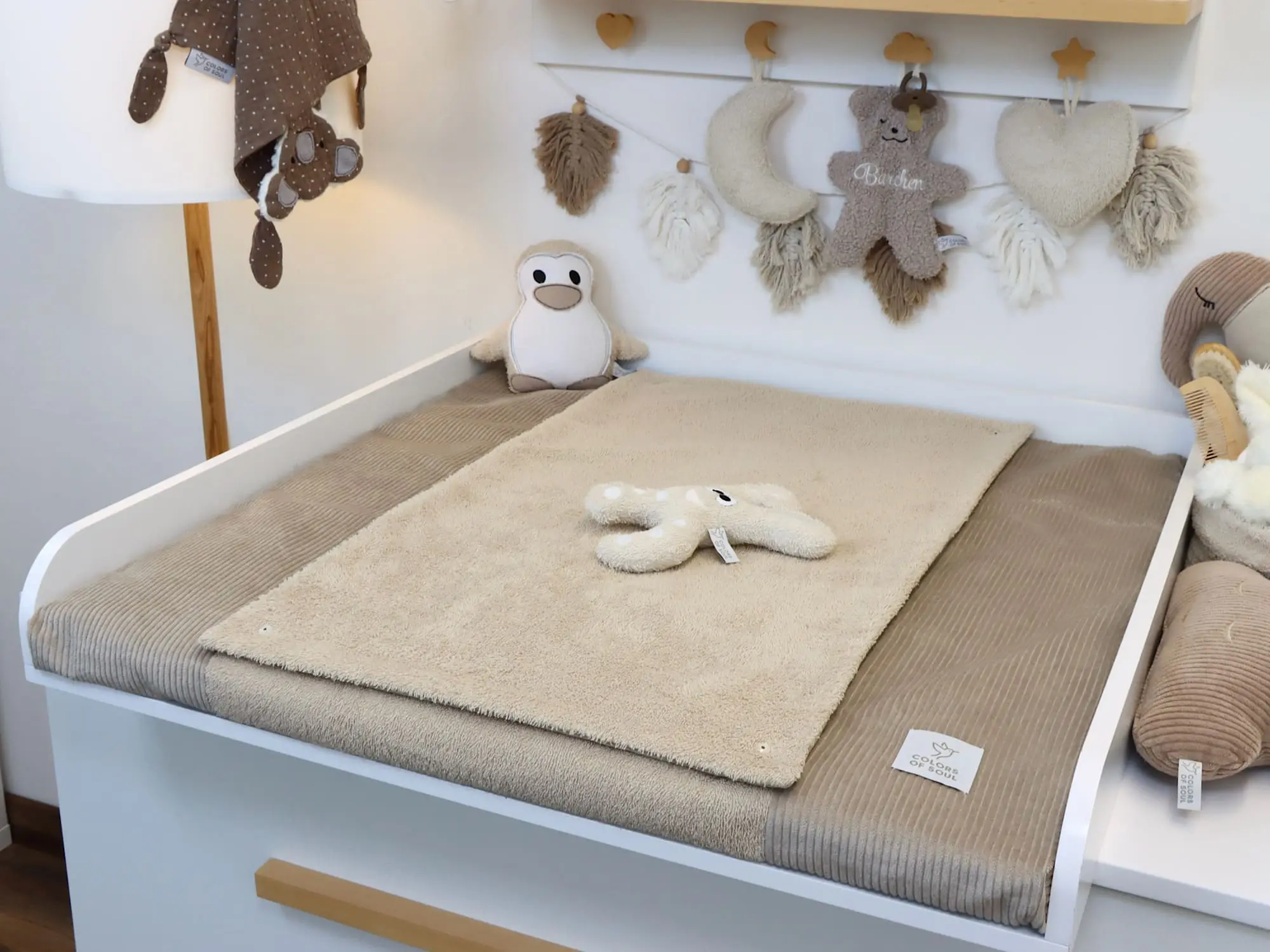 Handgemachte Wickeltischauflage aus Frottee Beige mit Cordseiten