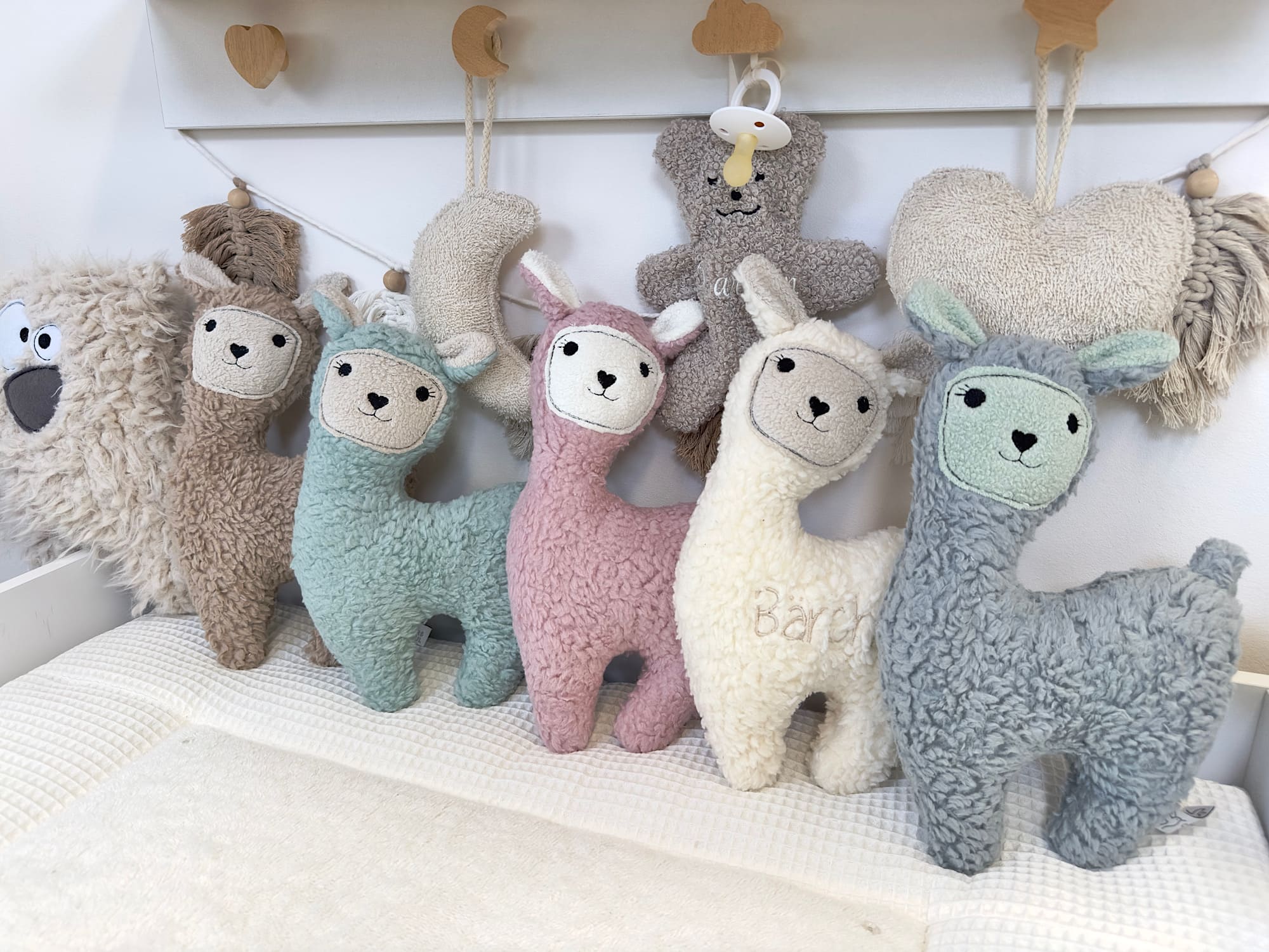 Teddyplüsch Lama blau mit gesticktem Namen – handmade in Deutschland