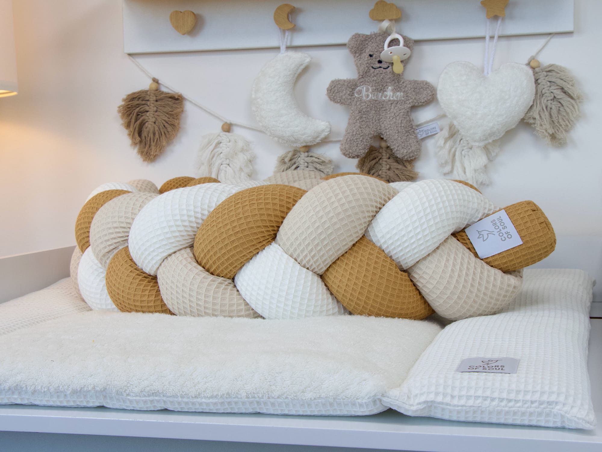 Geflochtene Bettschlange: Waffelpique creme, light sand, karamell