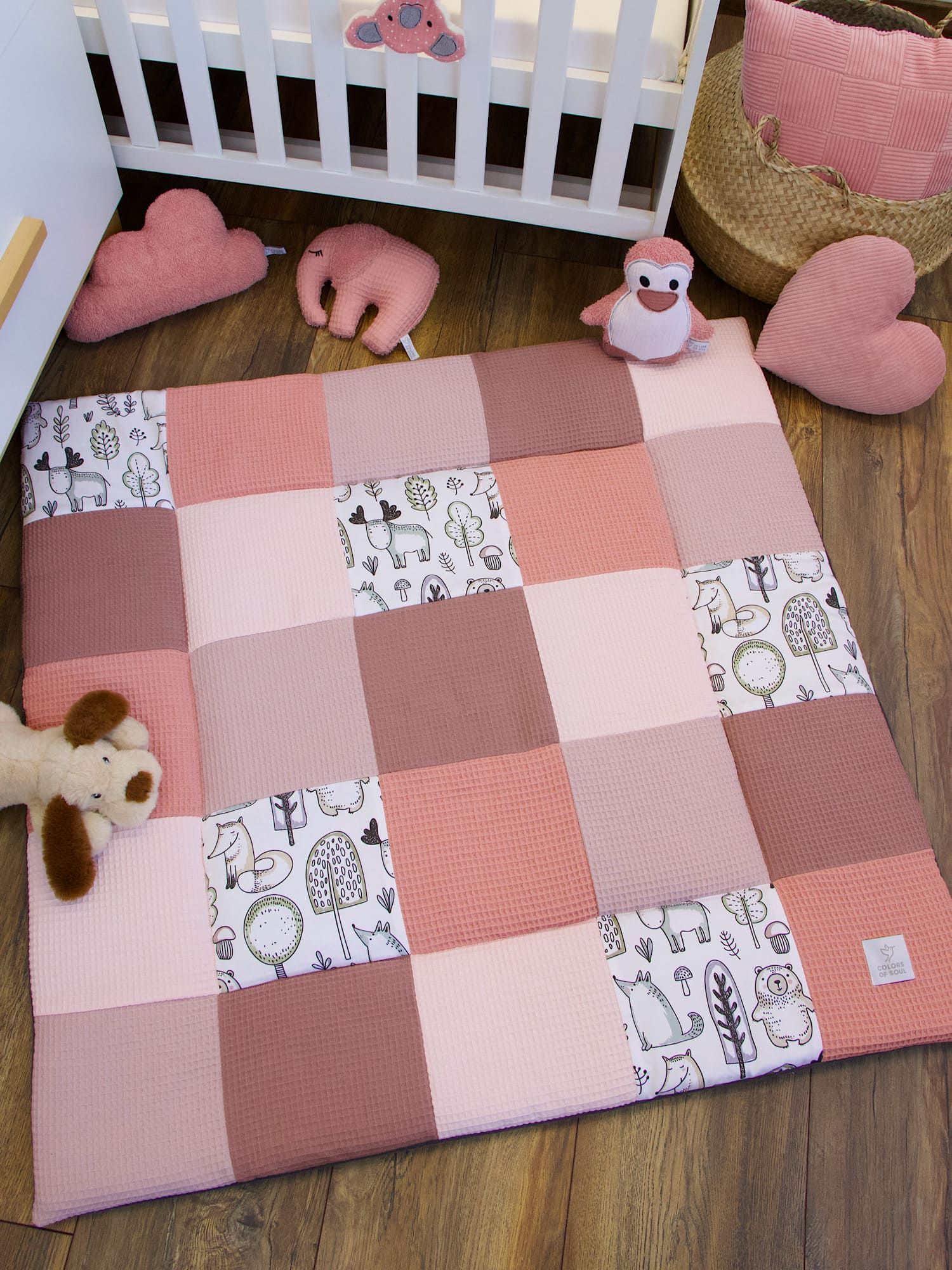 Patchwork Krabbeldecke aus Handarbeit – Waffelpique rosa / Waldfreunde