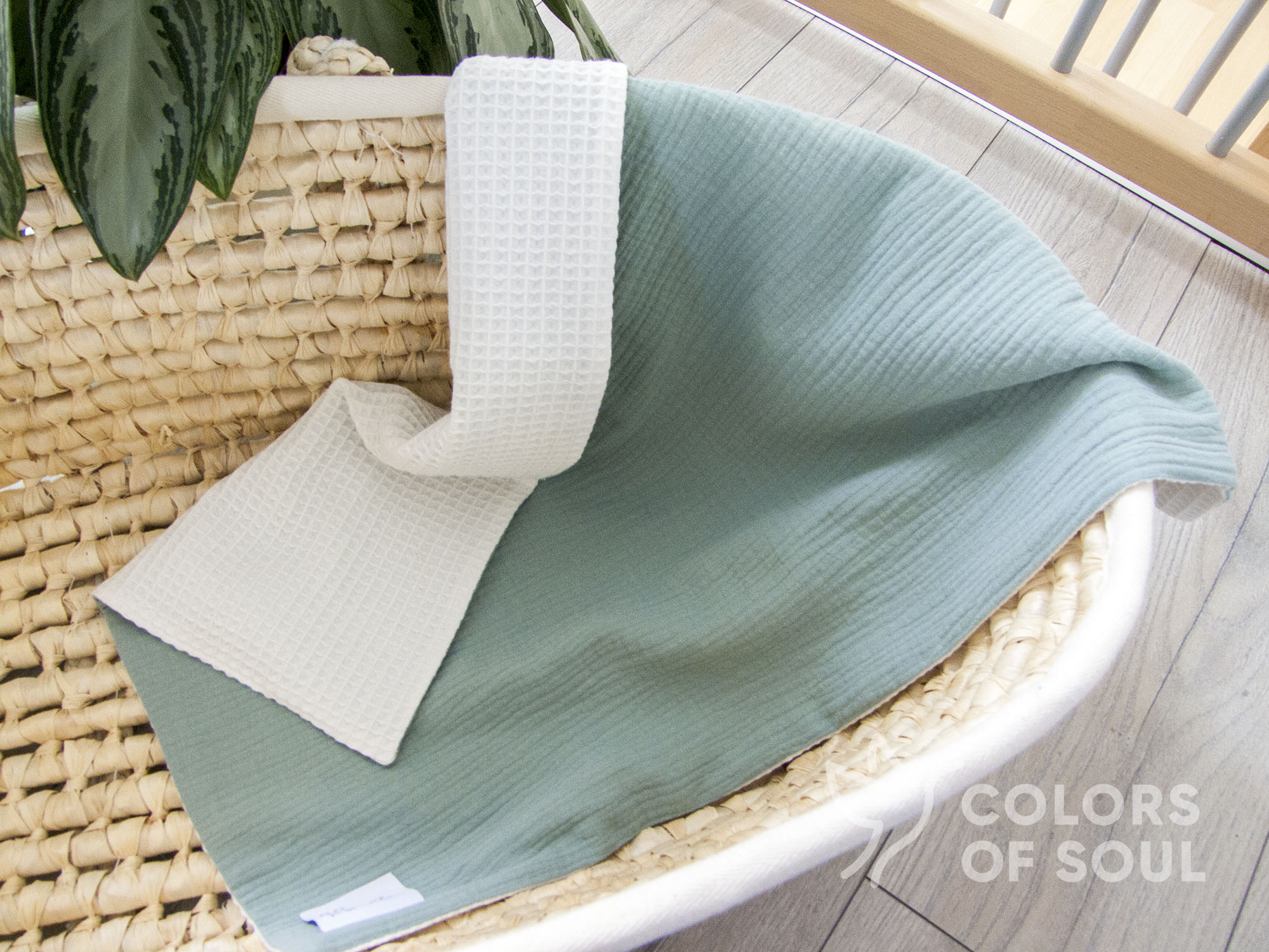 Babydecke Musselin Uni hellmint / Waffelpique creme für das Babyzimmer