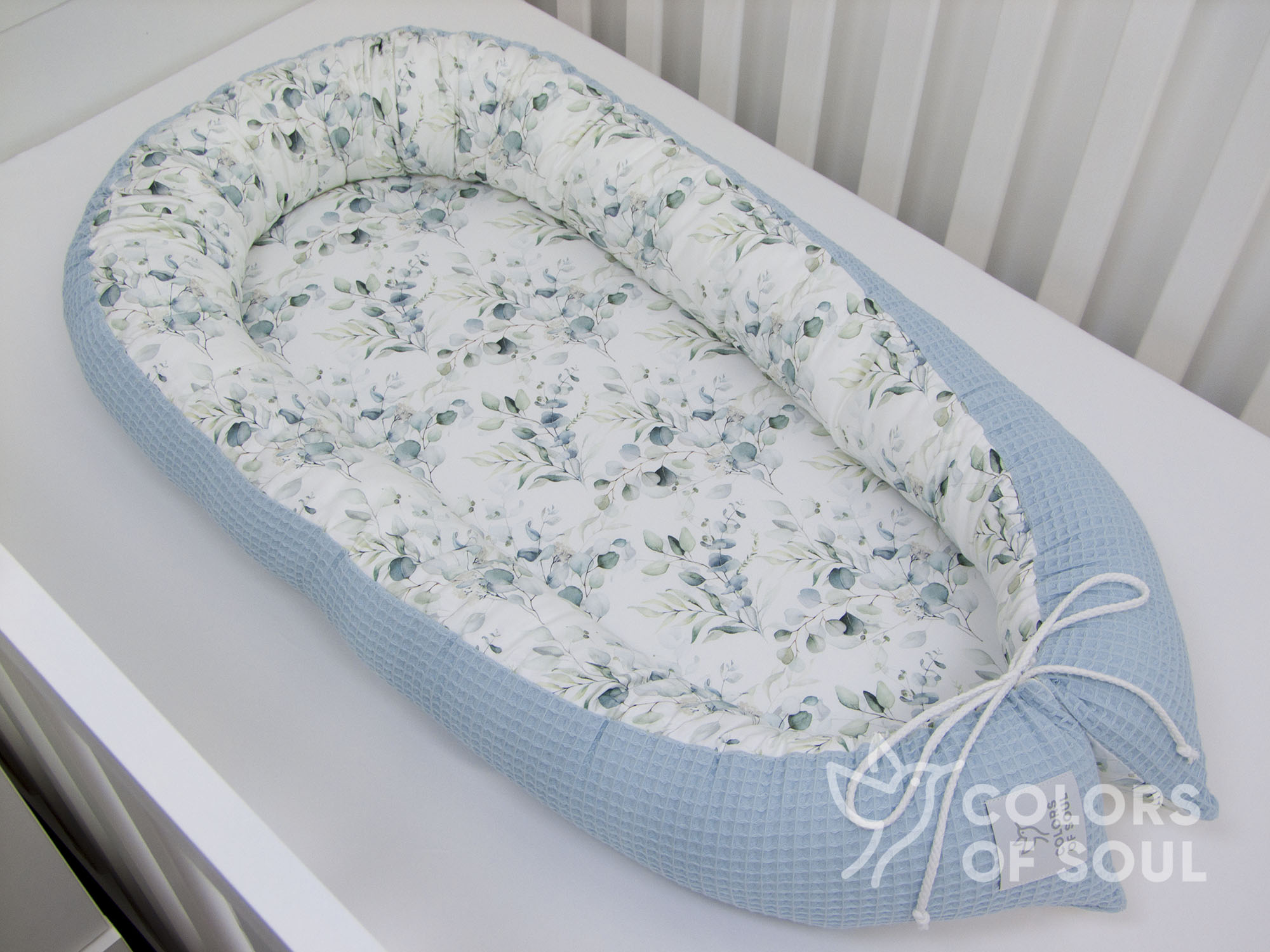 Babynest - Eukalyptus - Blätter und Zweige / Waffelpique hellblau