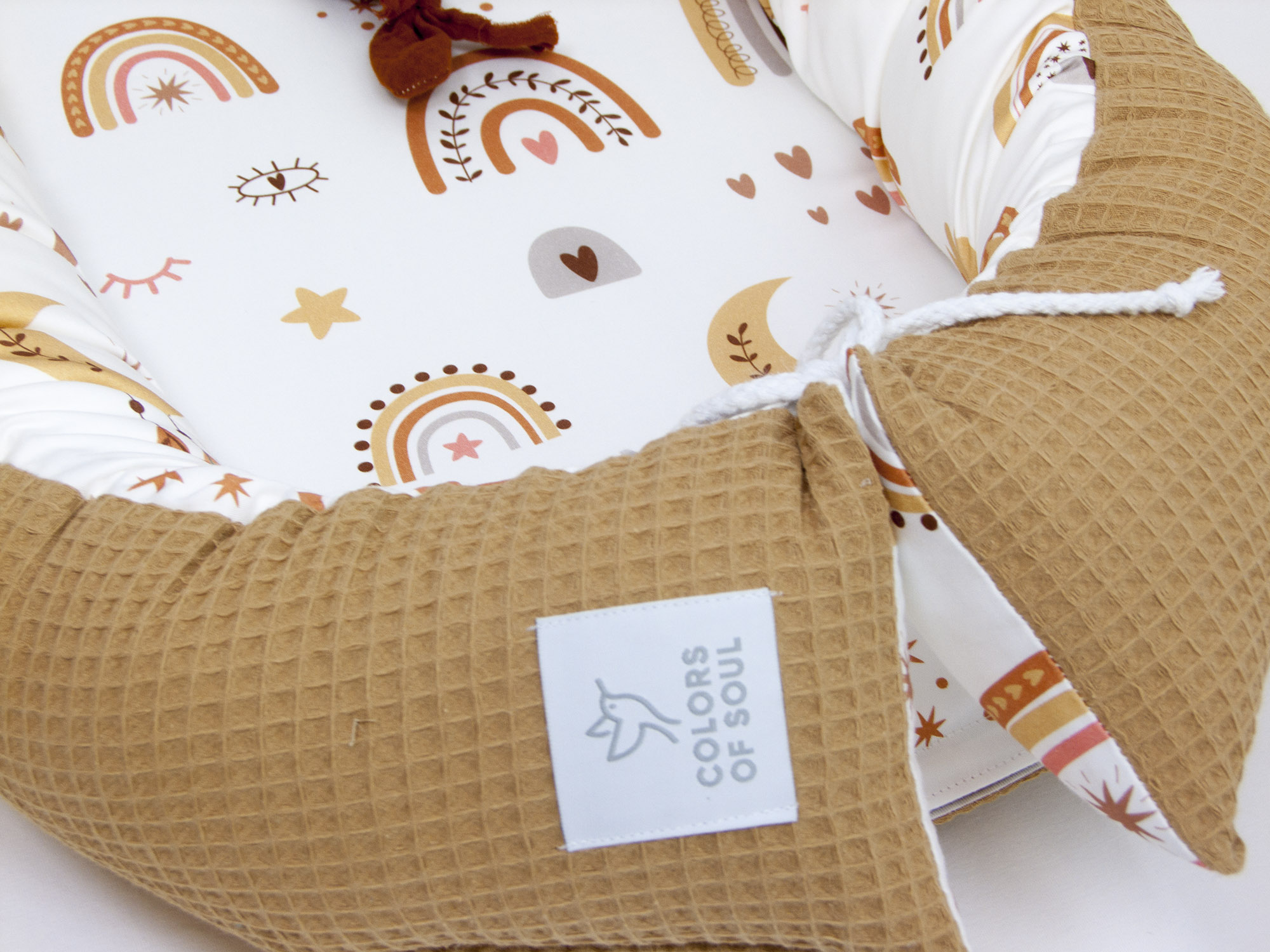 3-er SET - Wickelauflage, Bettschlange, Babynest - Baby boho Regenbogen / Waffelpique karamell