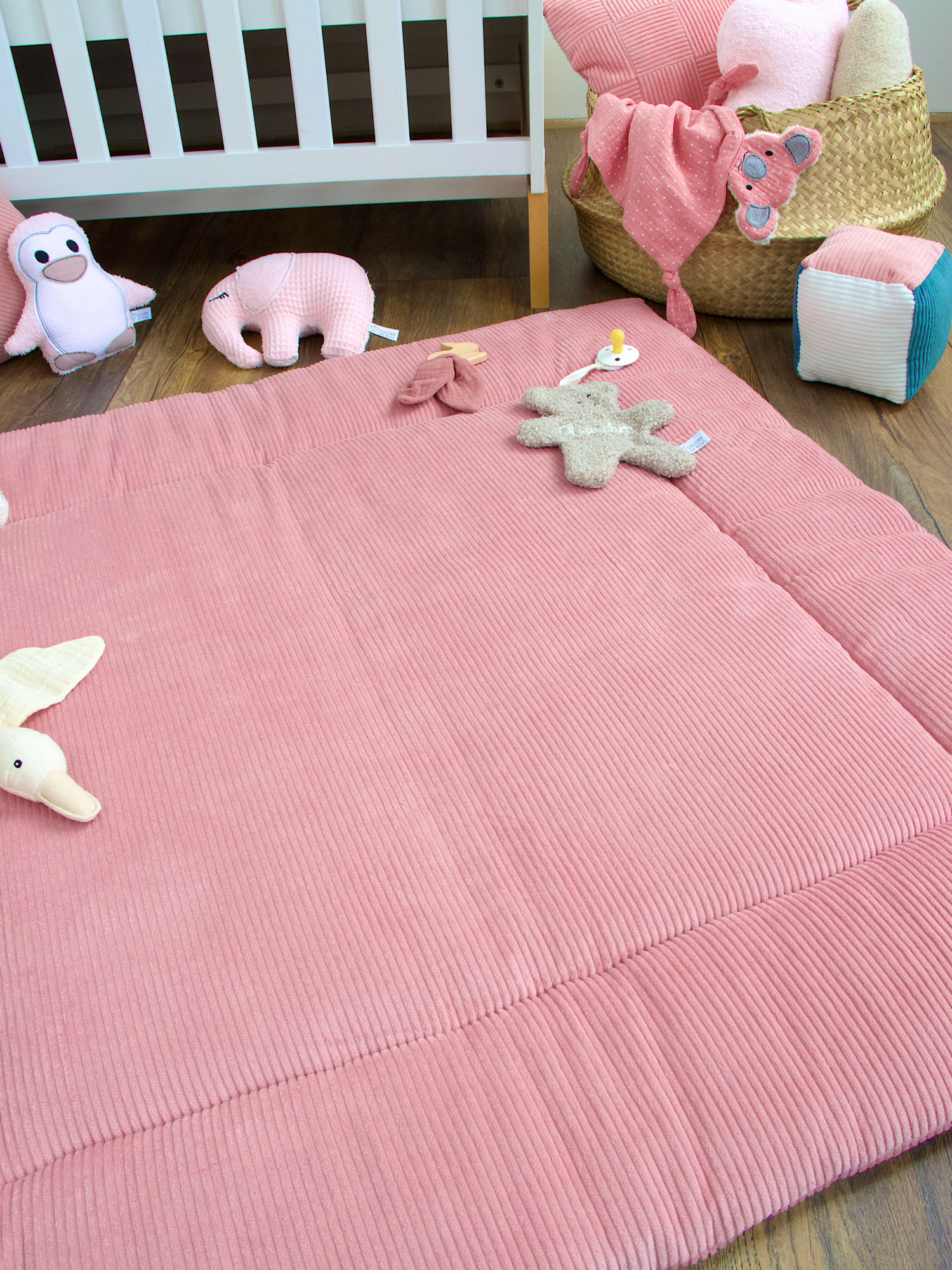Handgemachte Krabbeldecke Cord Altrosa für Babys