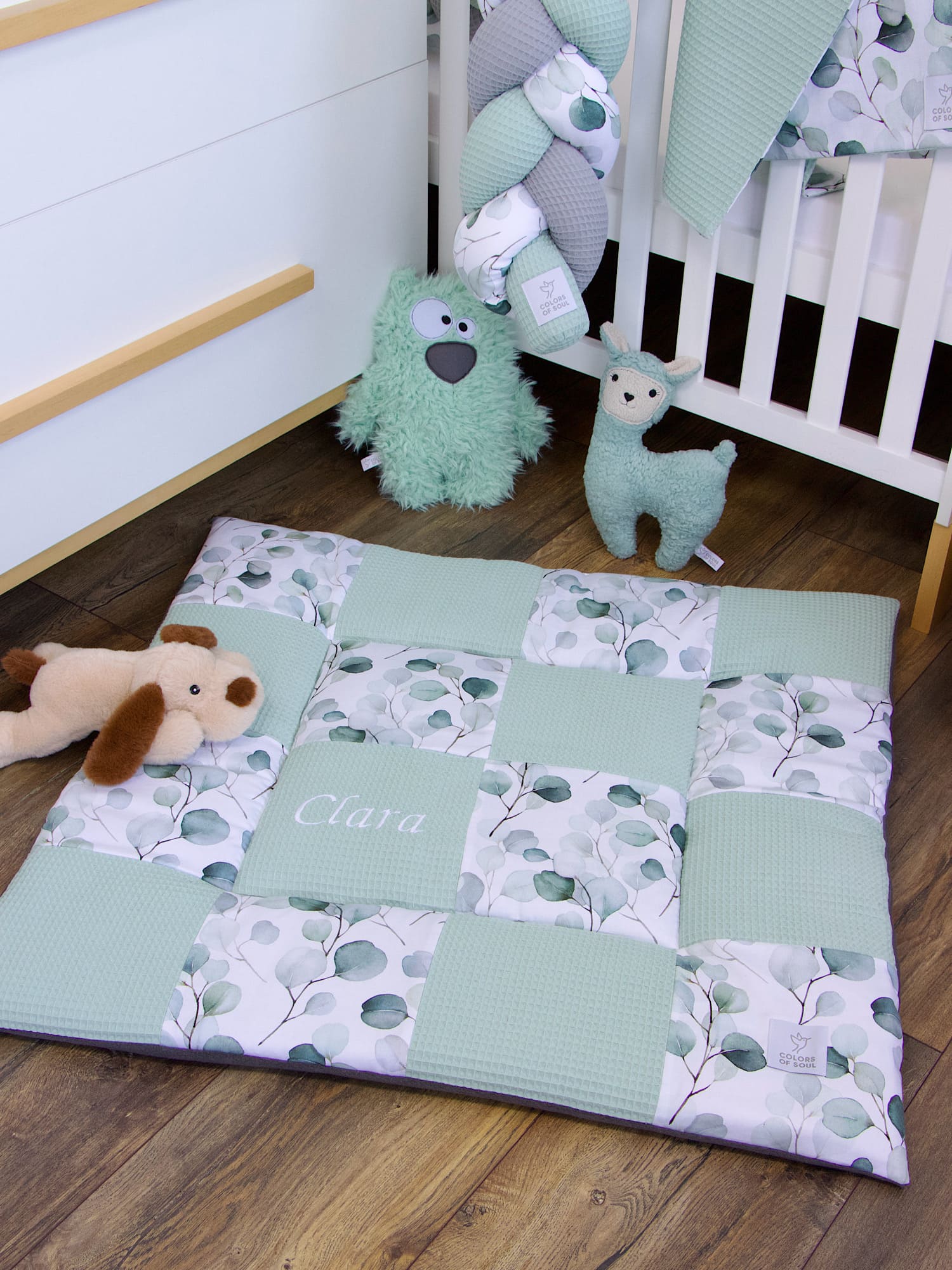 Krabbeldecke Patchwork personalisiert - Waffelpique hellmint / Silberdollar-Eukalyptus Aquarell
