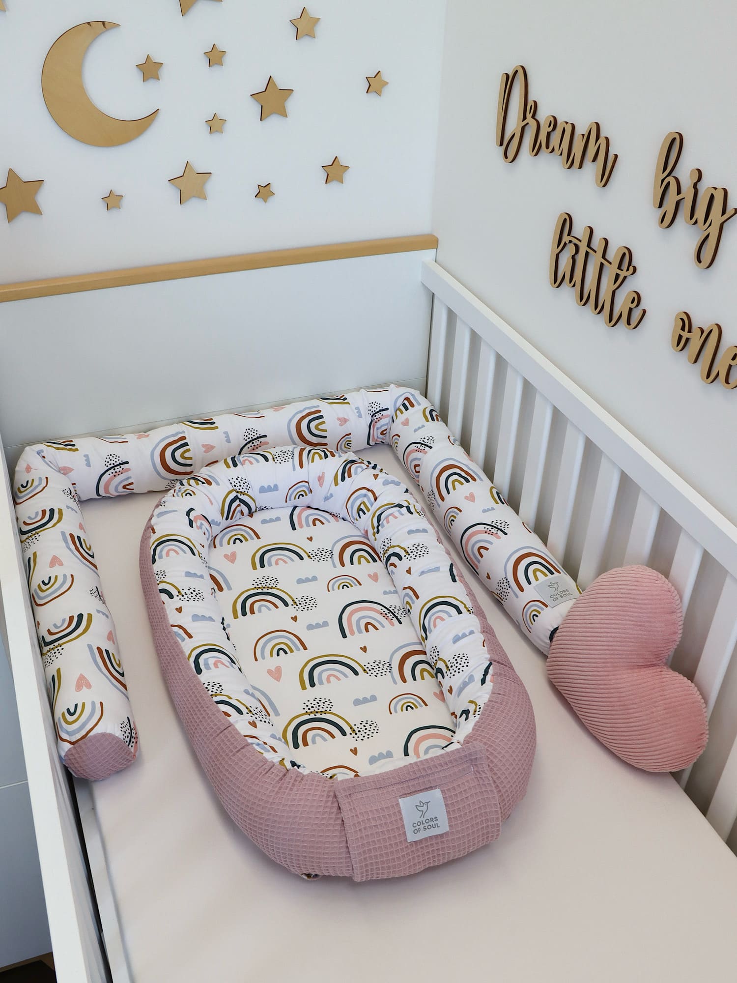 Babynestchen - Regenbogen und Herzen / Waffelpique Altrosa