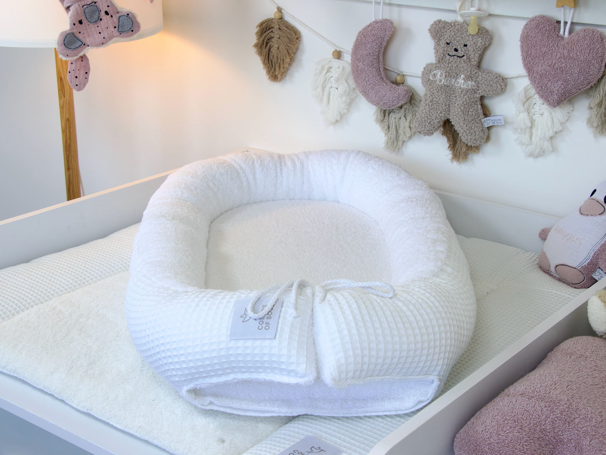 Babynestchen in reinem Weiß – handmade aus hochwertigen Öko-Tex-zertifizierten Stoffen